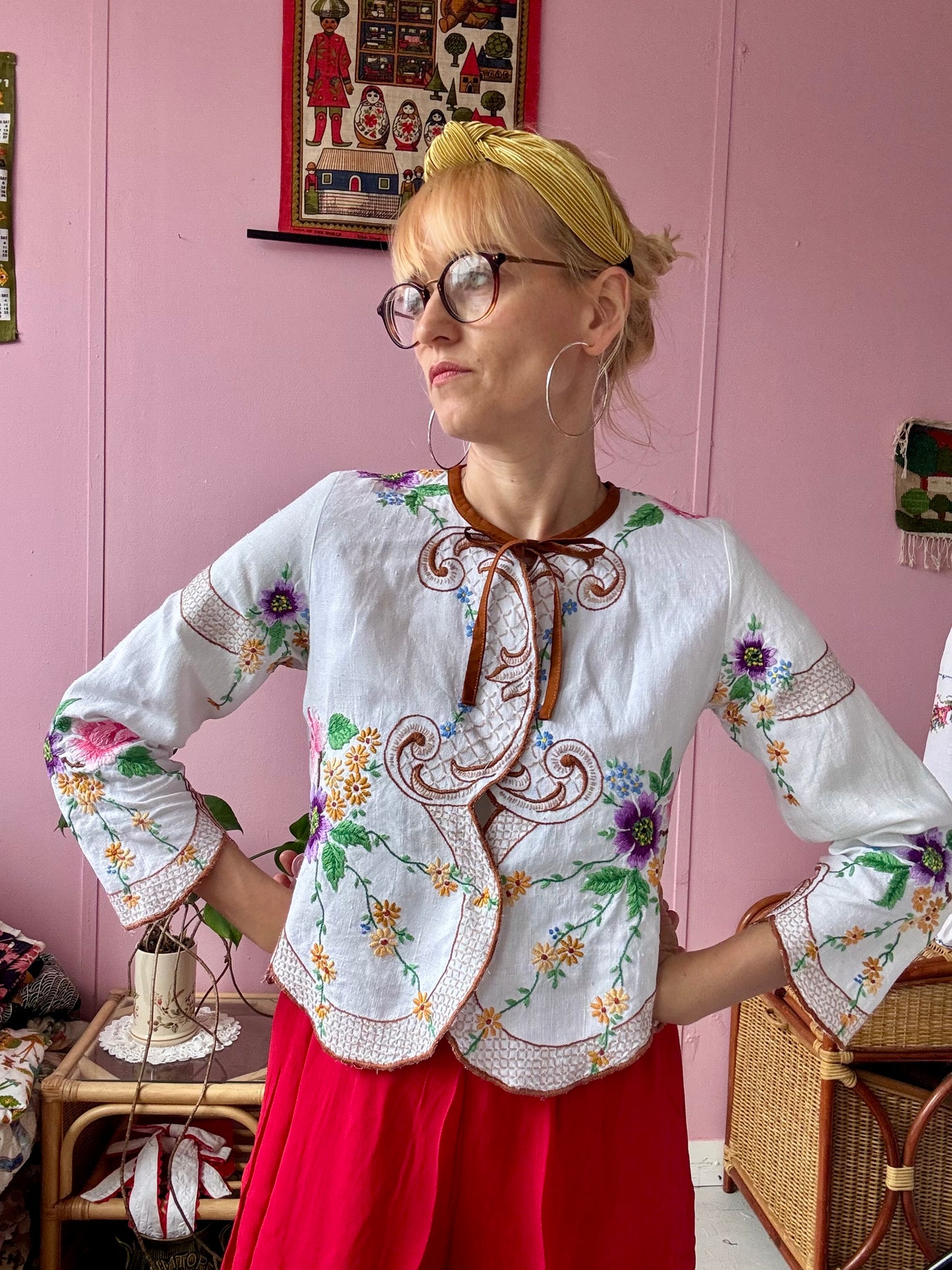 Blouse/light jacket with embroidery