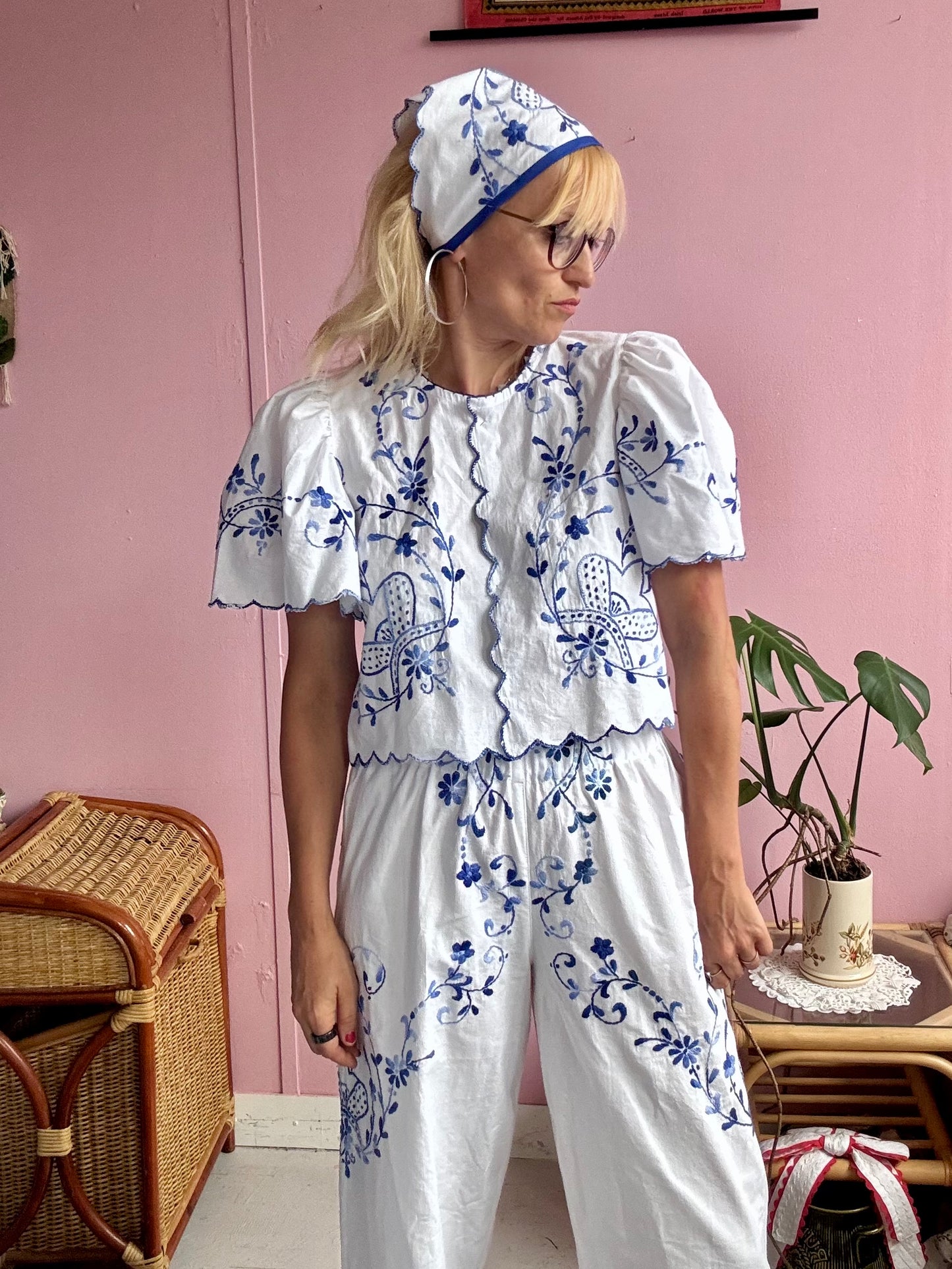Blue floral embroidery trousers set