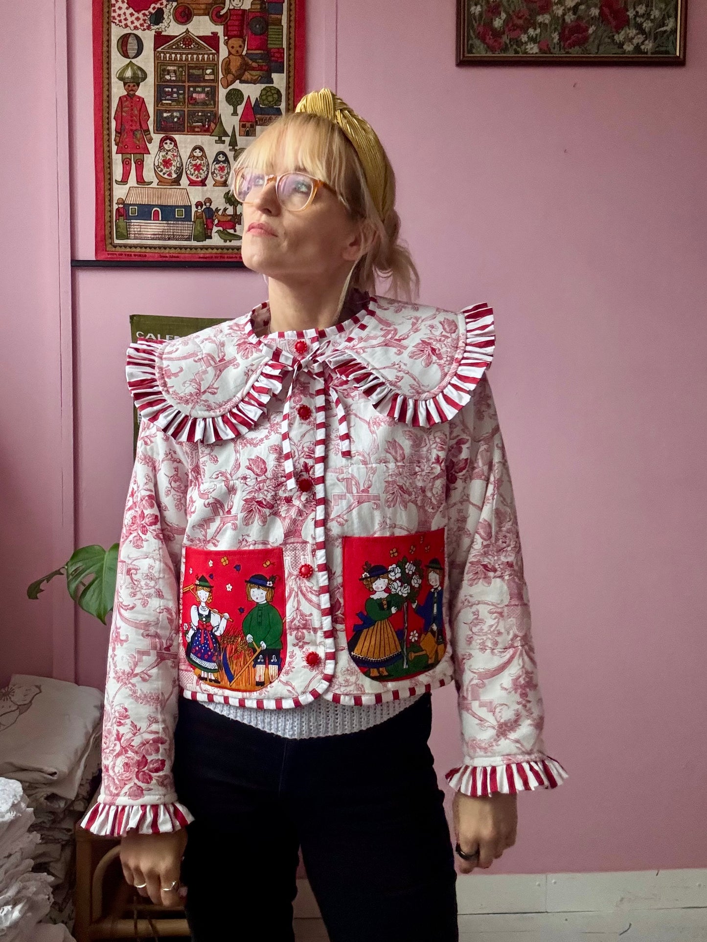 Blanket jacket with detachable collar