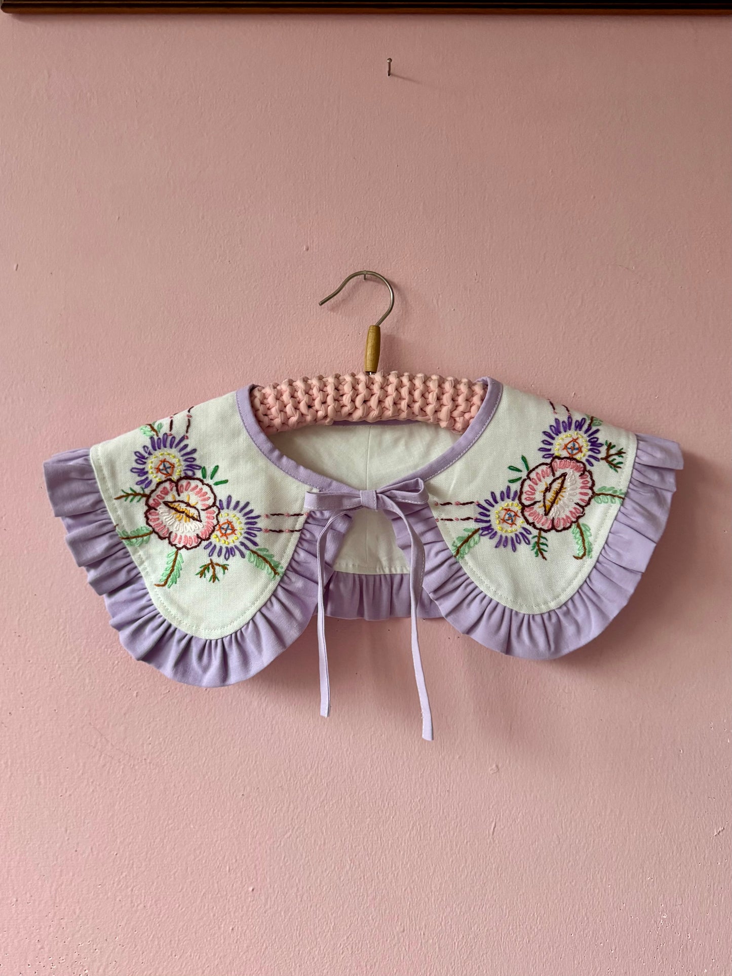 Hand embroidery floral collar with frill