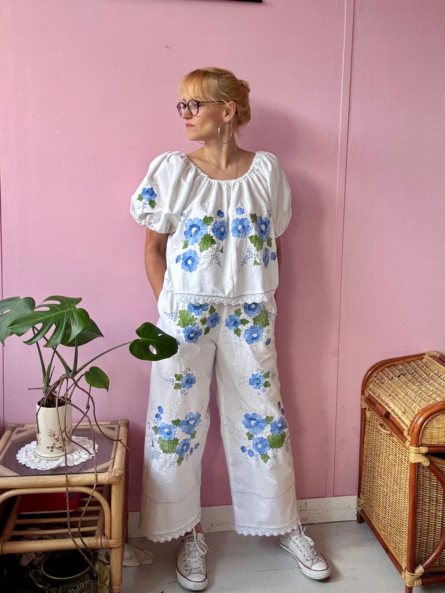 Blue floral appliqués trousers set