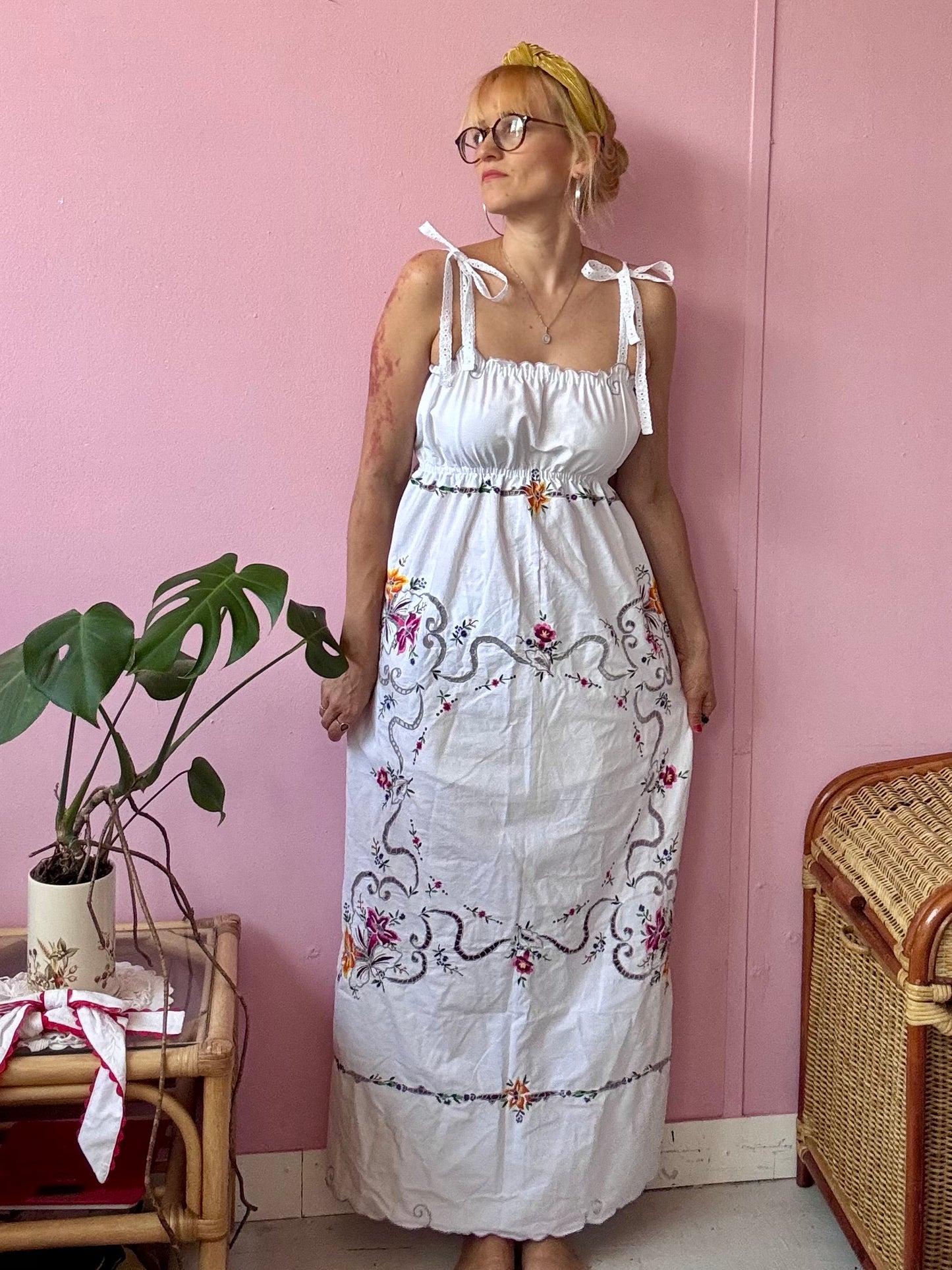 Maxi dress with embroidery
