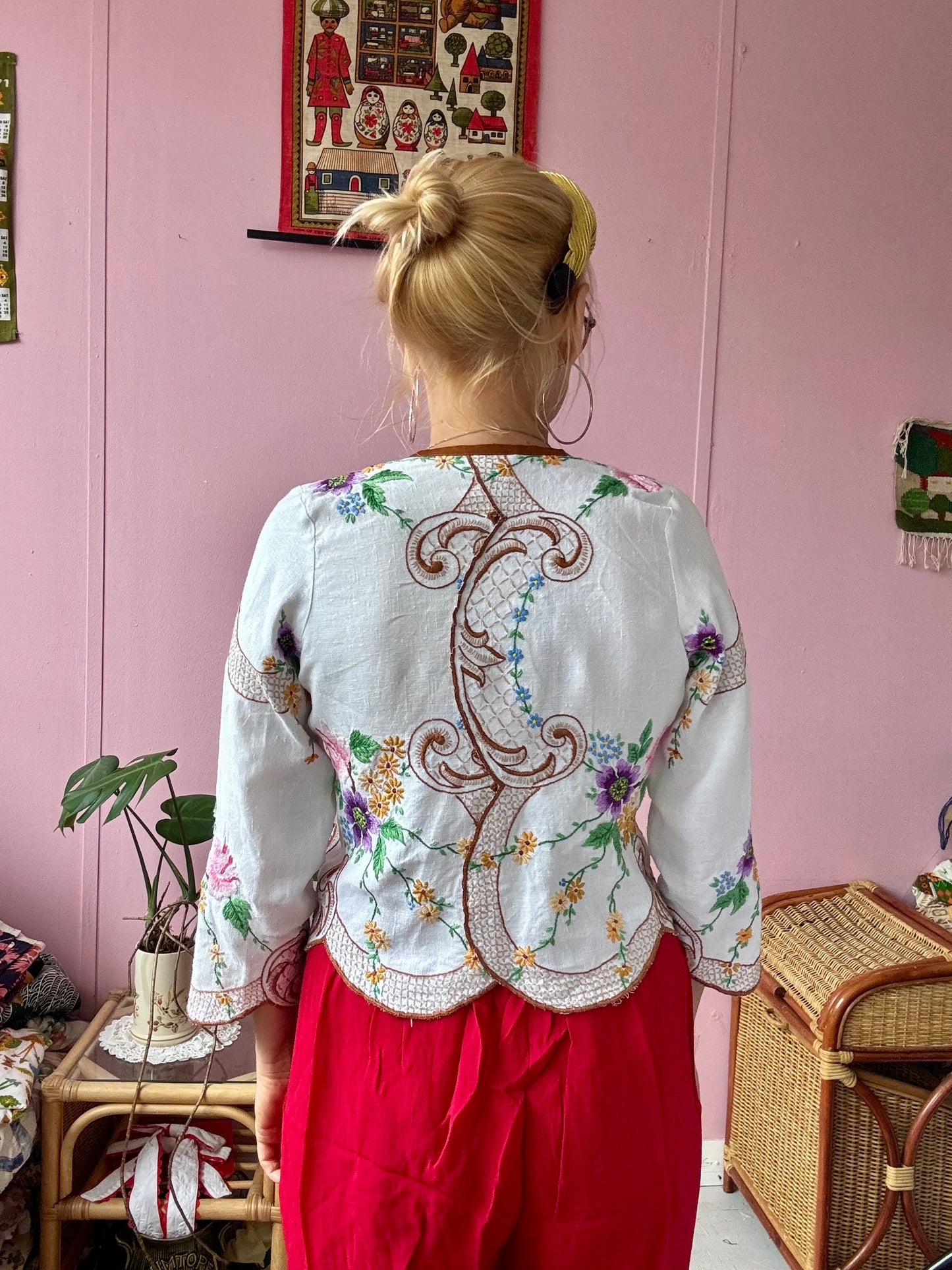 Blouse/light jacket with embroidery