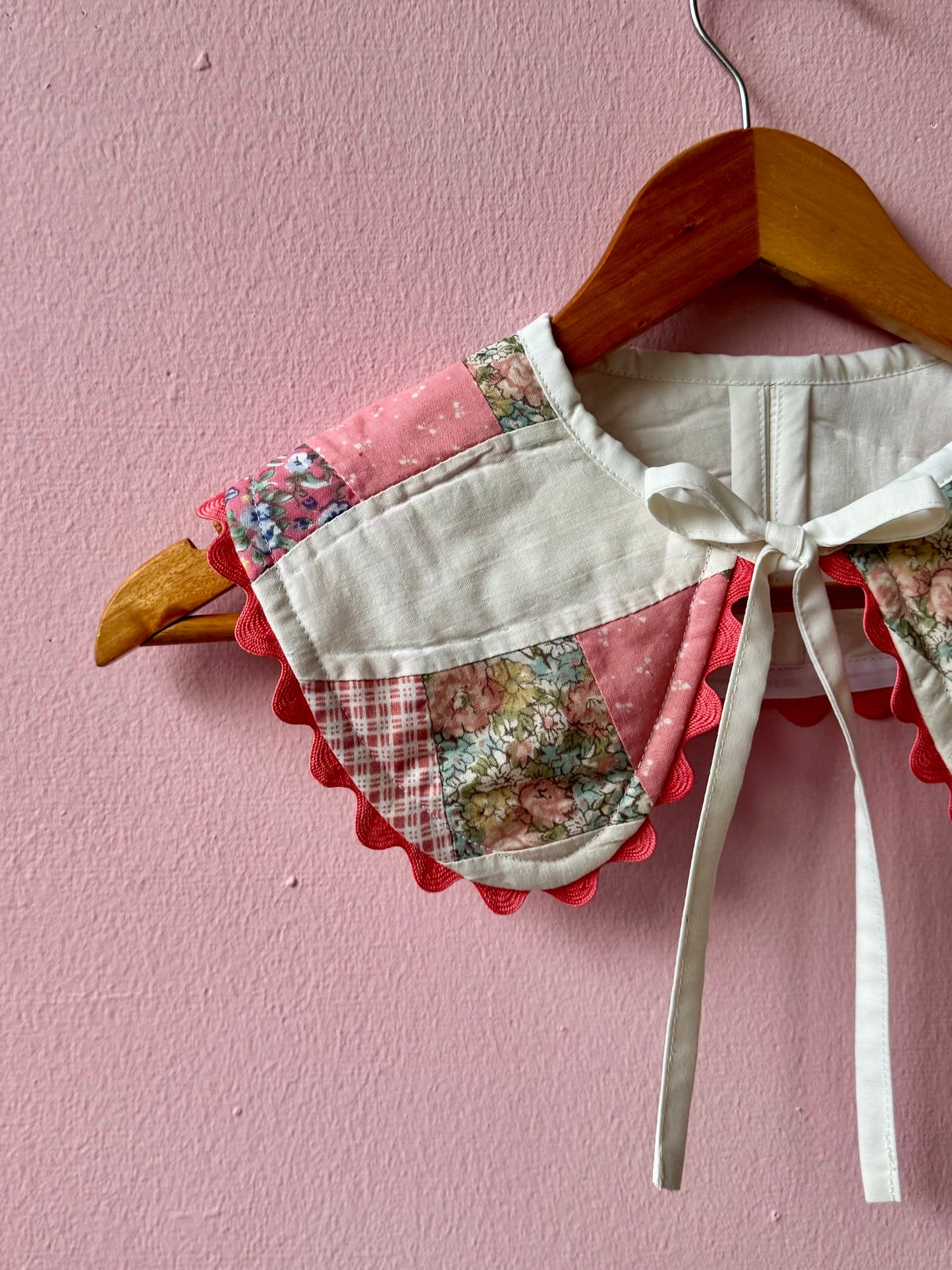 Patchwork collar with salmon ric rac