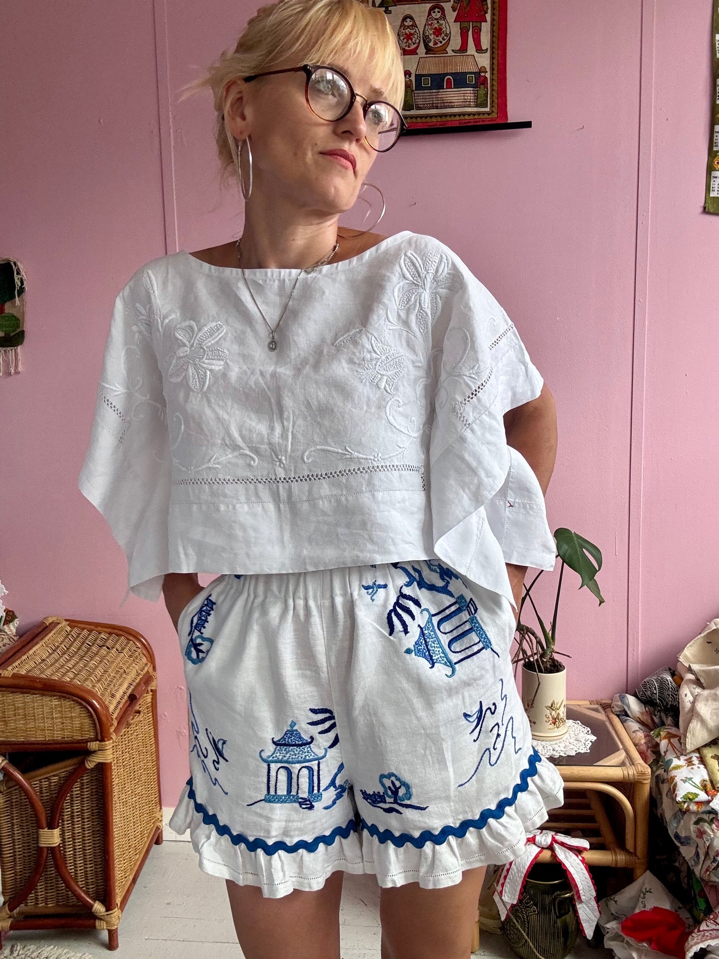 White shorts with frill