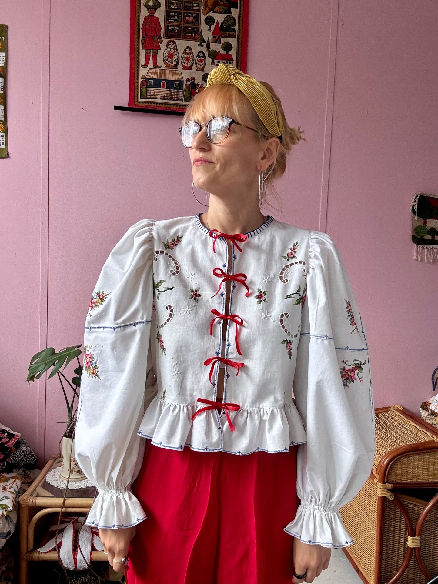 Long sleeves blouse with embroidery