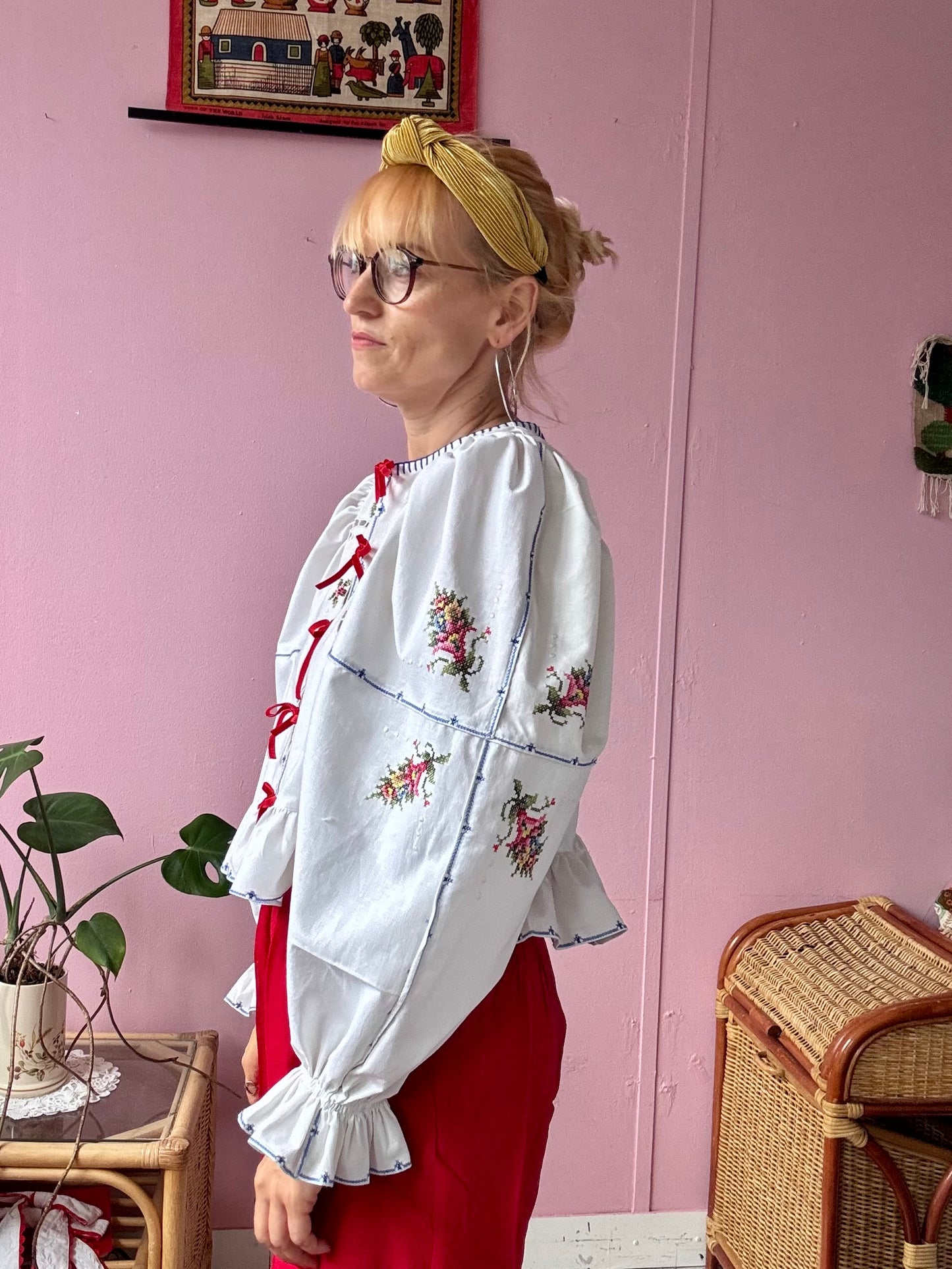 Long sleeves blouse with embroidery