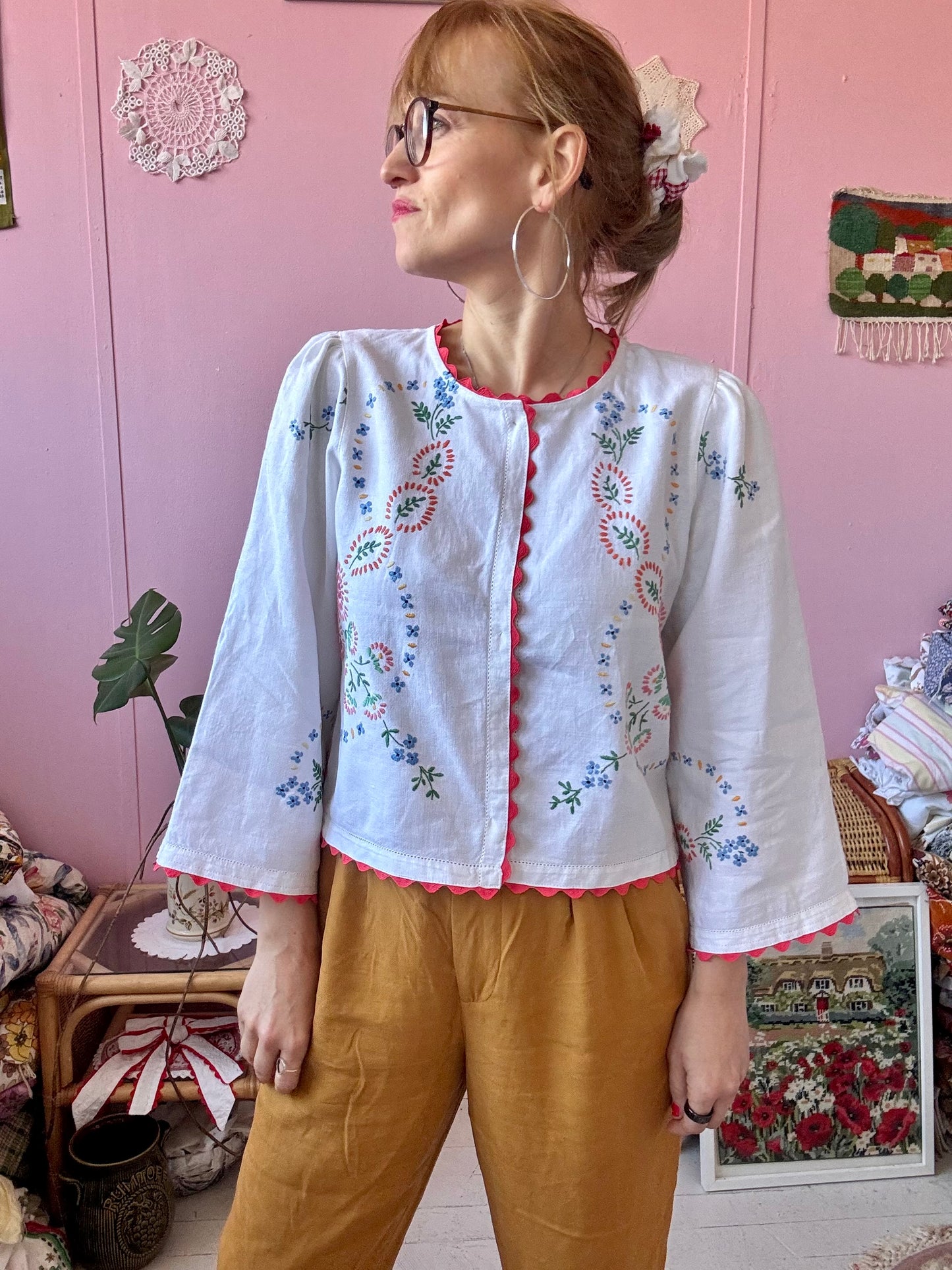 Linen floral blouse with ric rac decoration