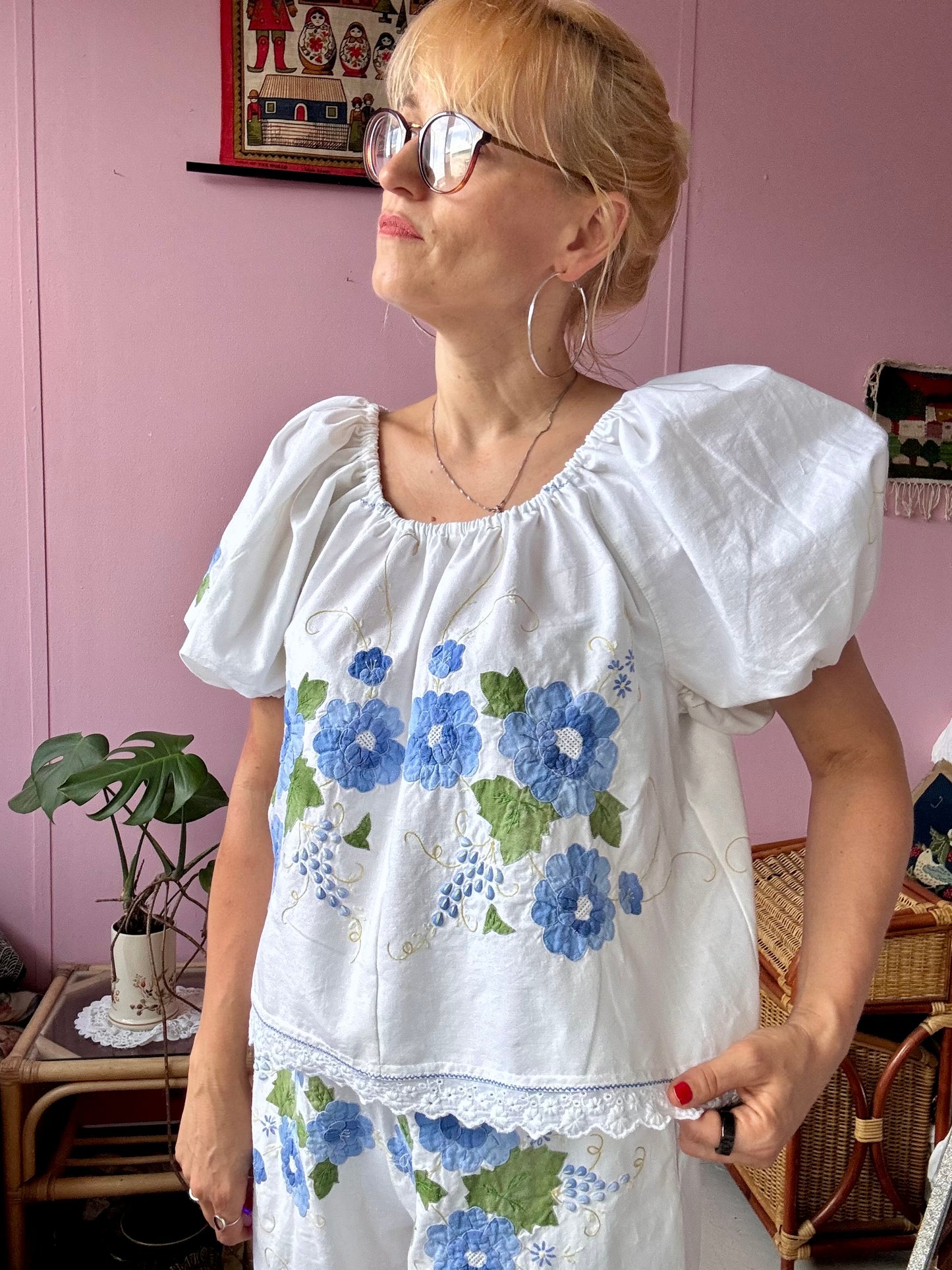 Blue floral appliqués trousers set