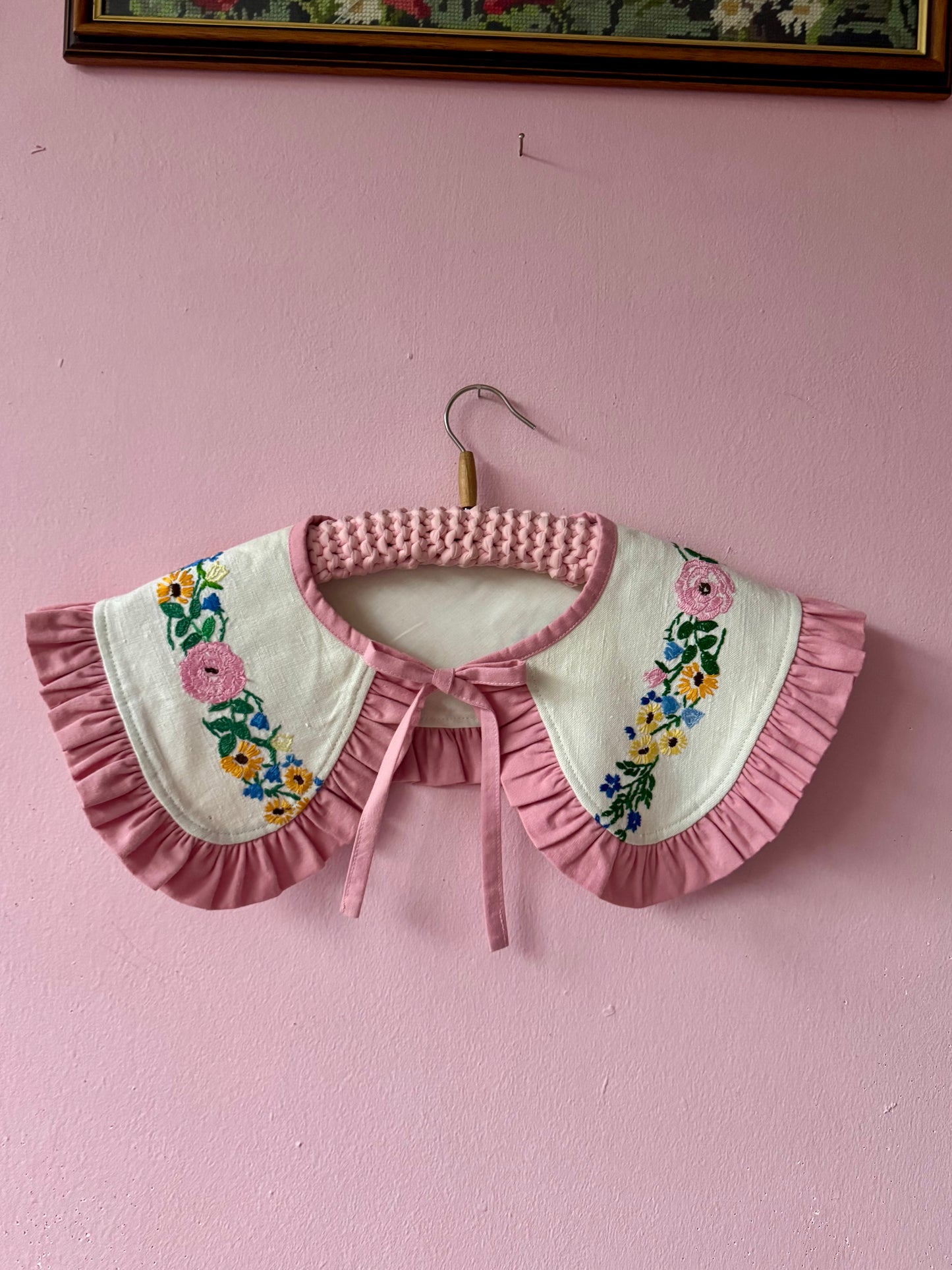 Hand embroidery floral collar with frill
