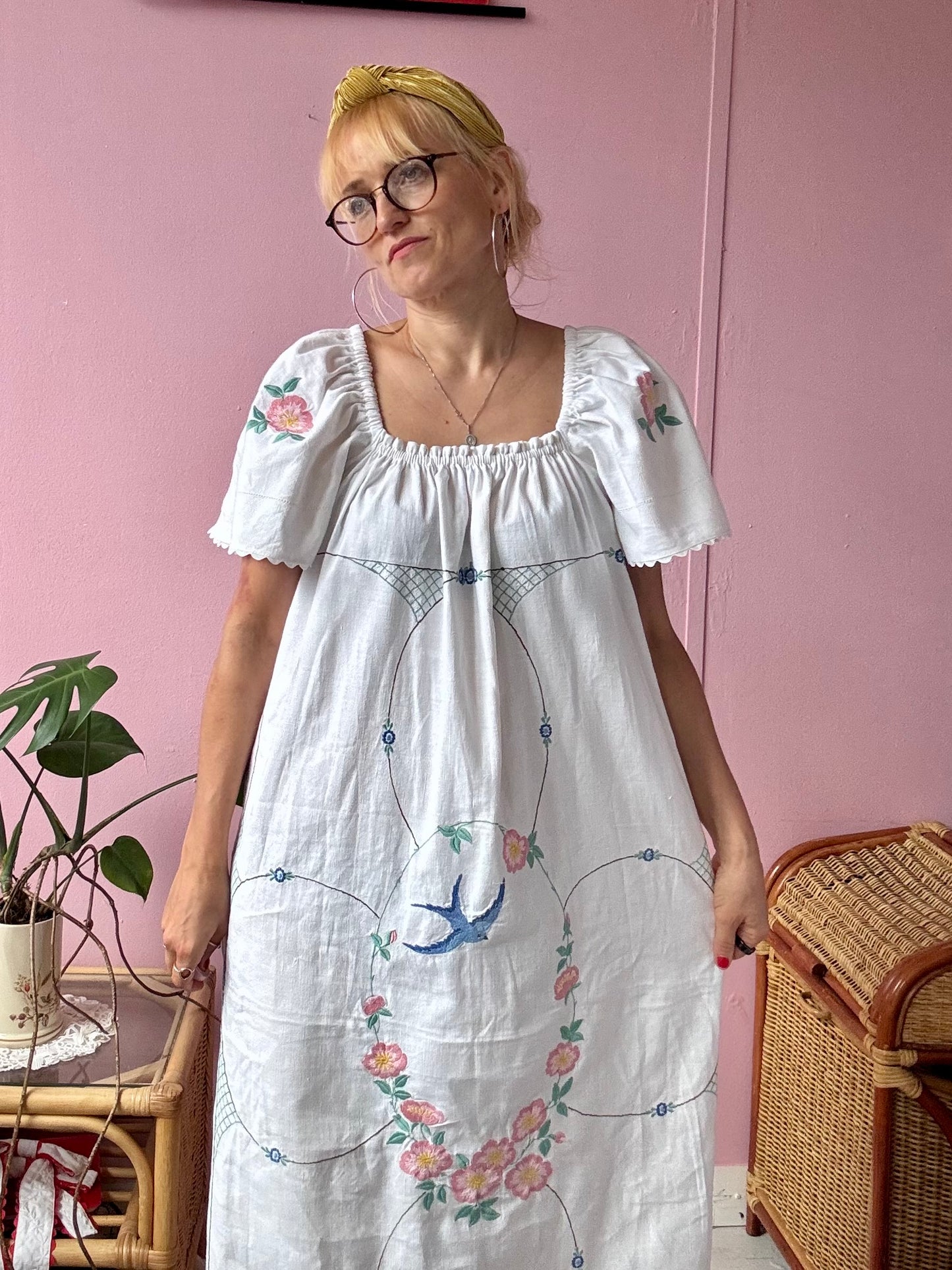 White long dress with bird and flowers embroidery