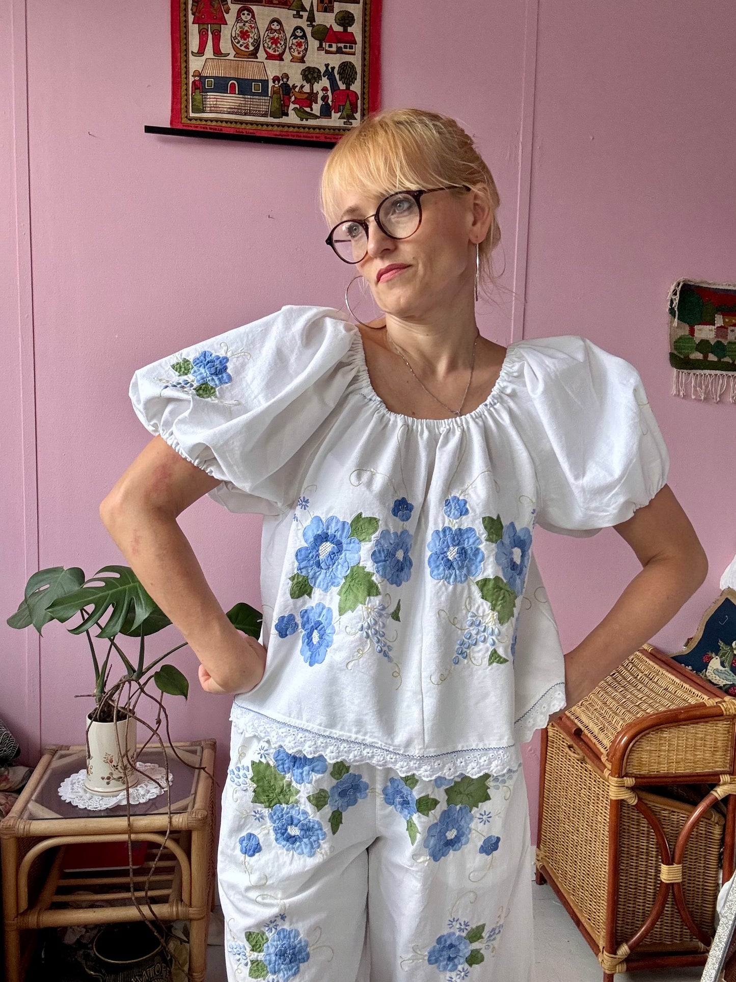 Blue floral appliqués trousers set