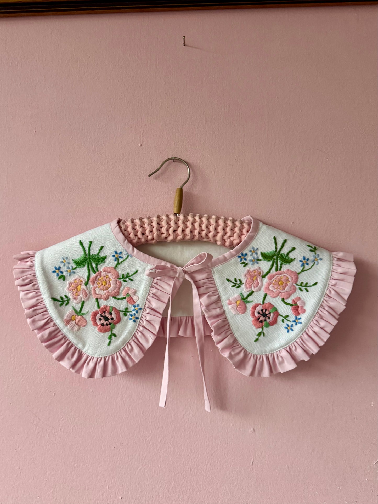 Hand embroidery floral collar with frill