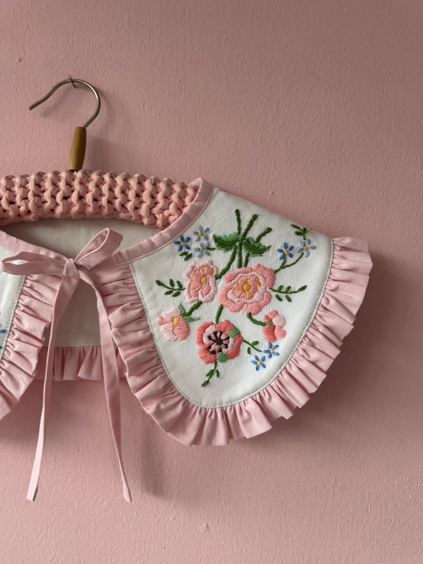 Hand embroidery floral collar with frill