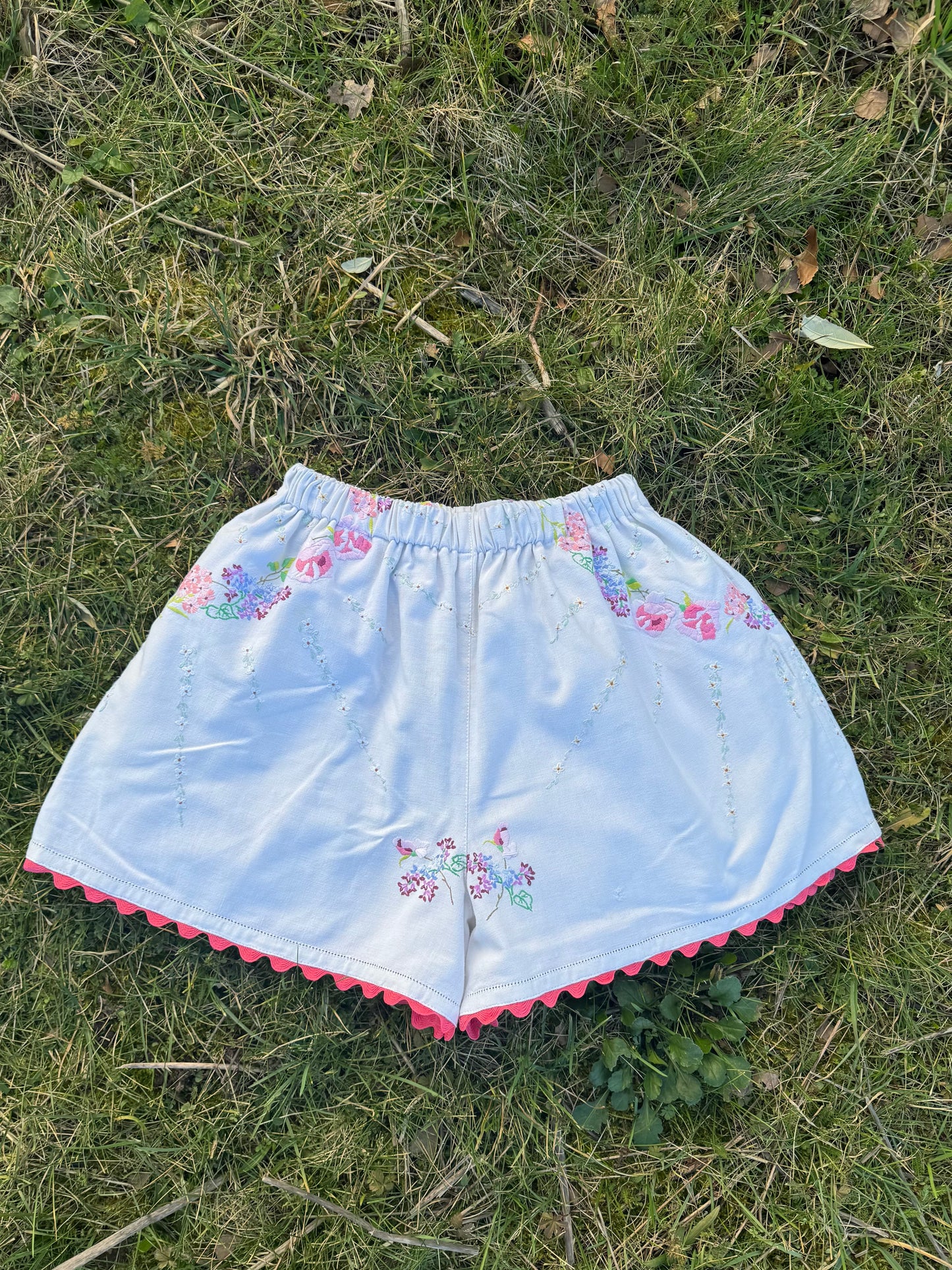 Cotton shorts with floral embroidery and ric rac