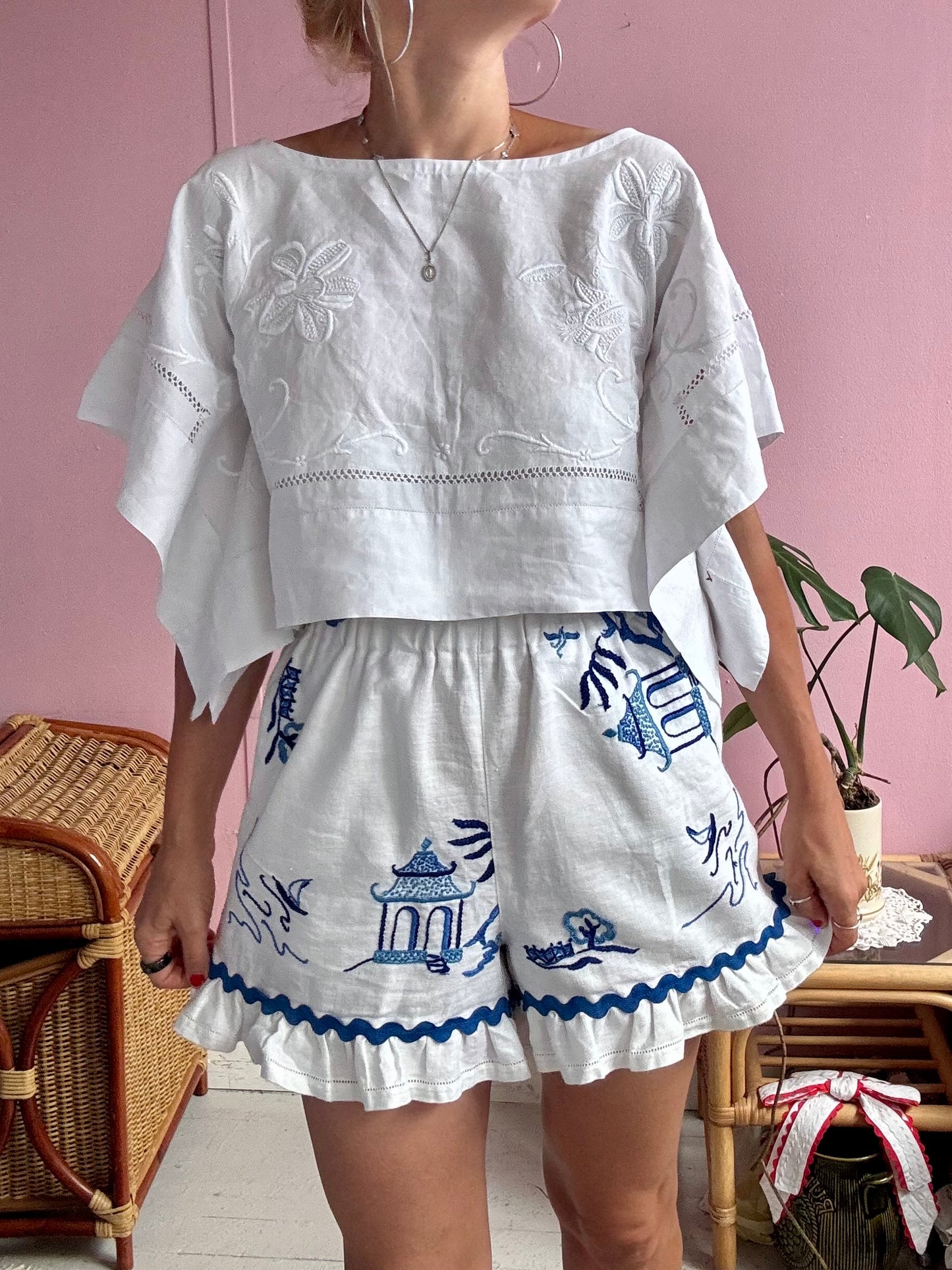 White shorts with frill