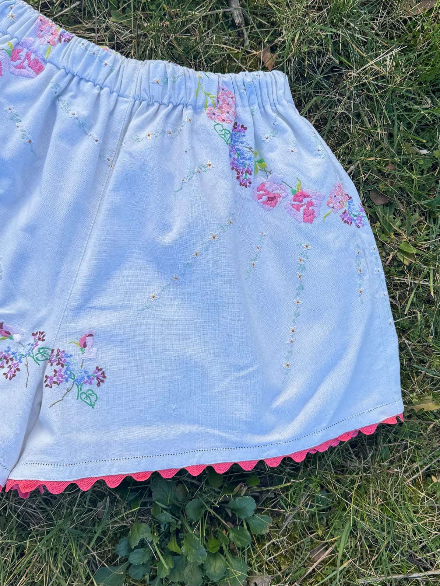 Cotton shorts with floral embroidery and ric rac