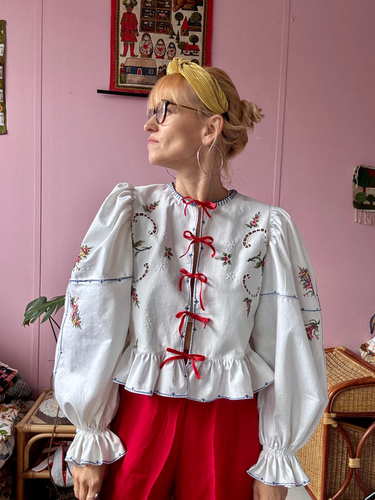 Long sleeves blouse with embroidery