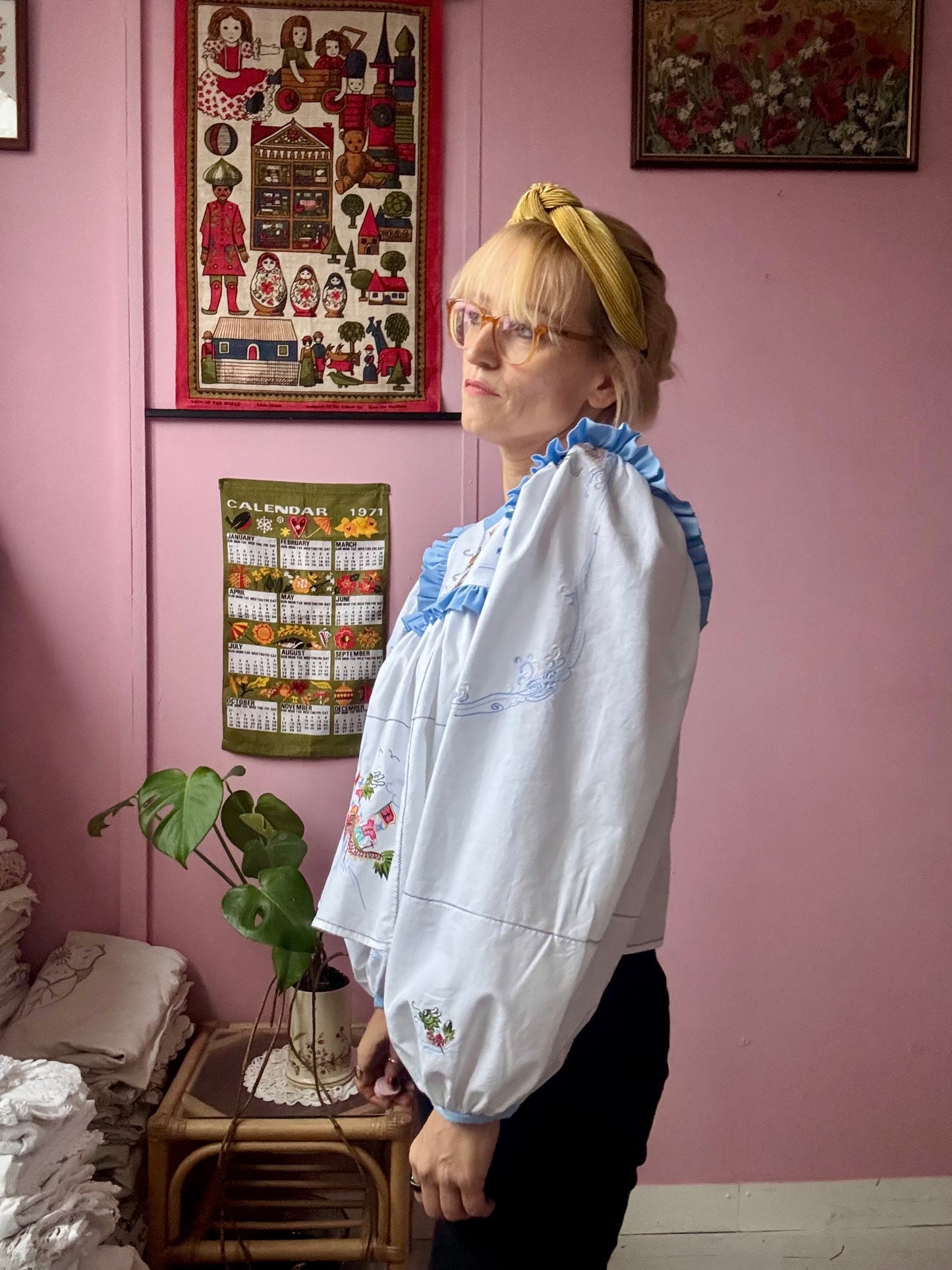Dragon embroidery blouse with blue frill