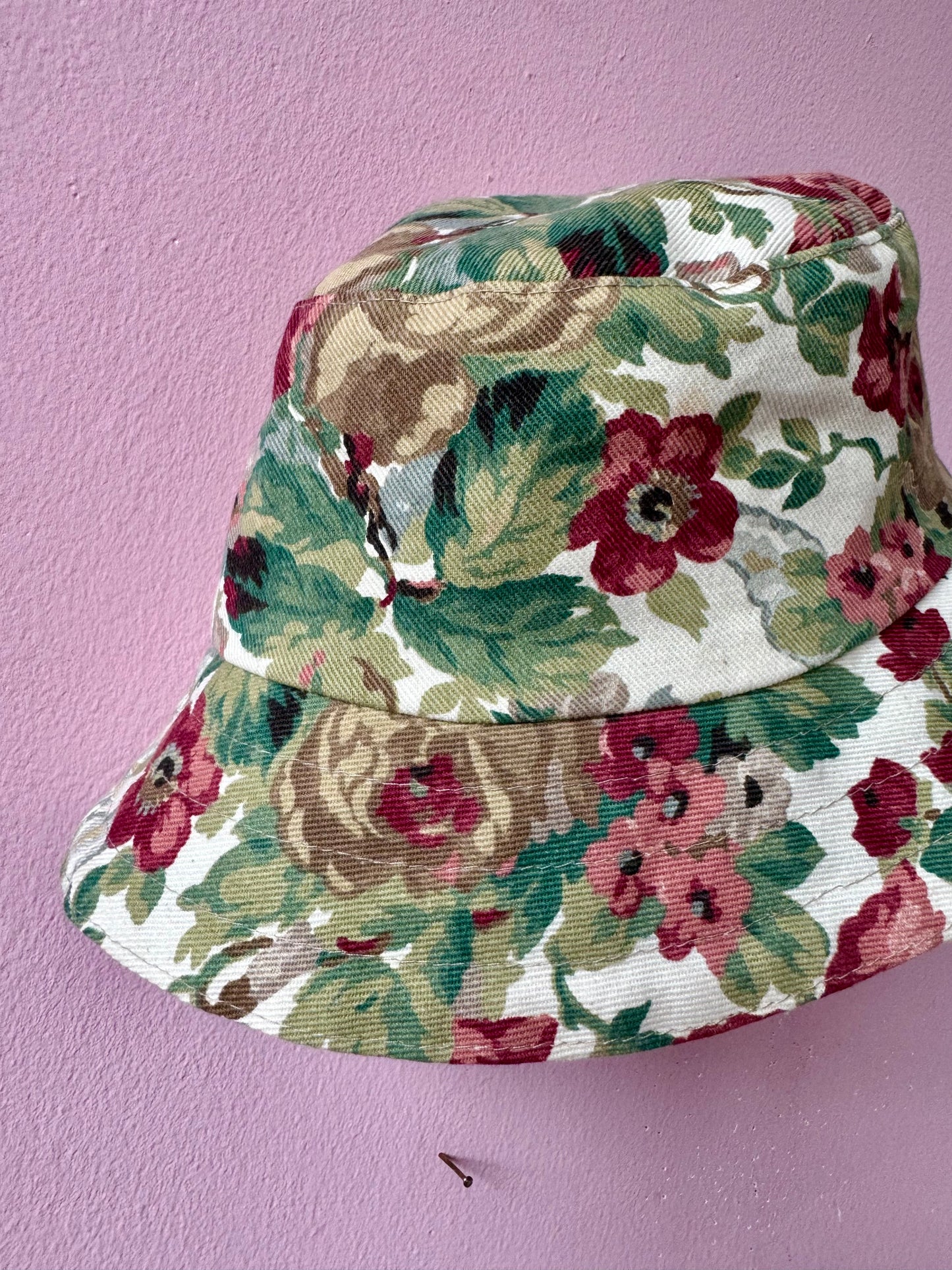 Reversible bucket hat