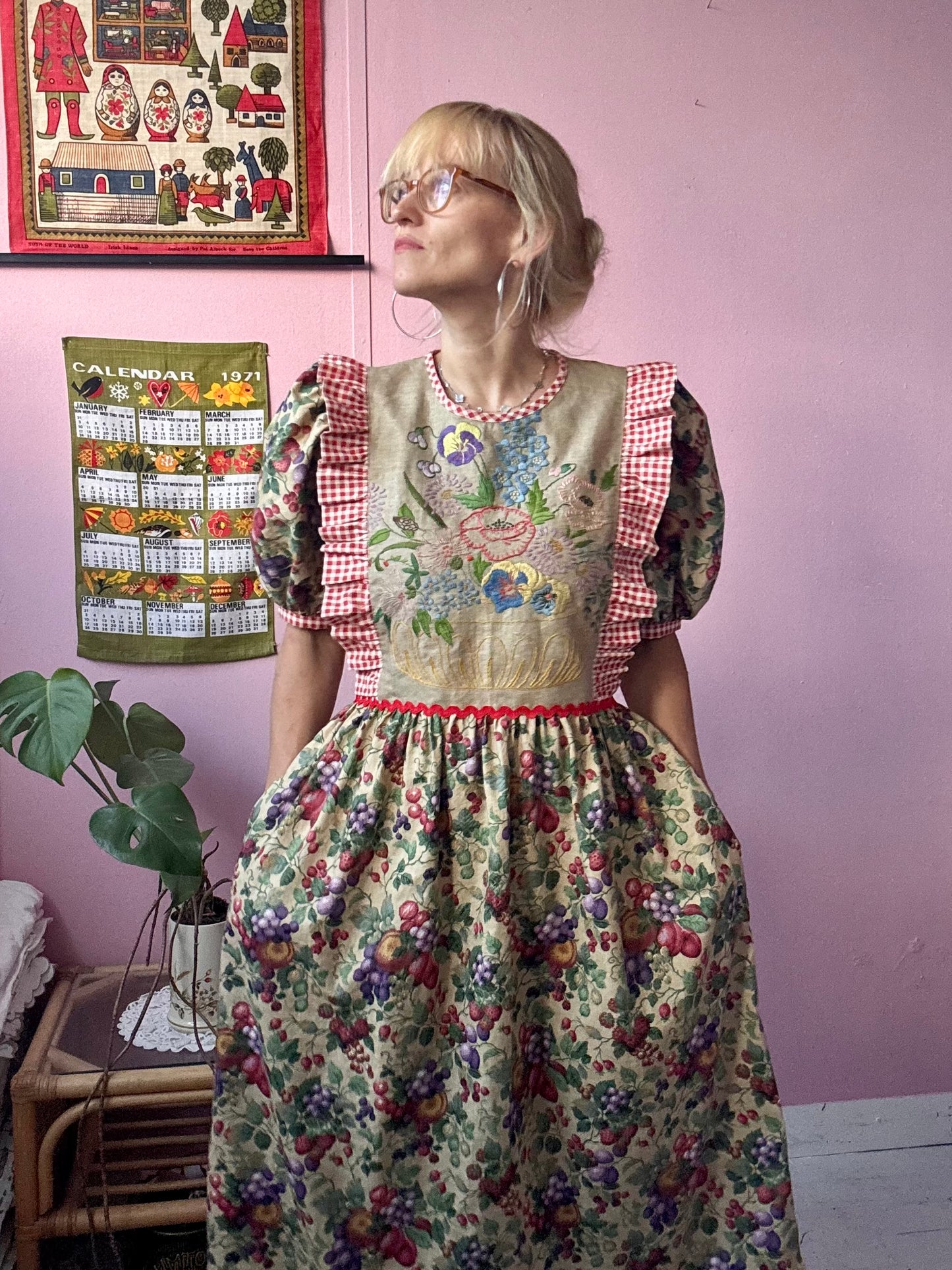 Beige fruity and gingham maxi dress