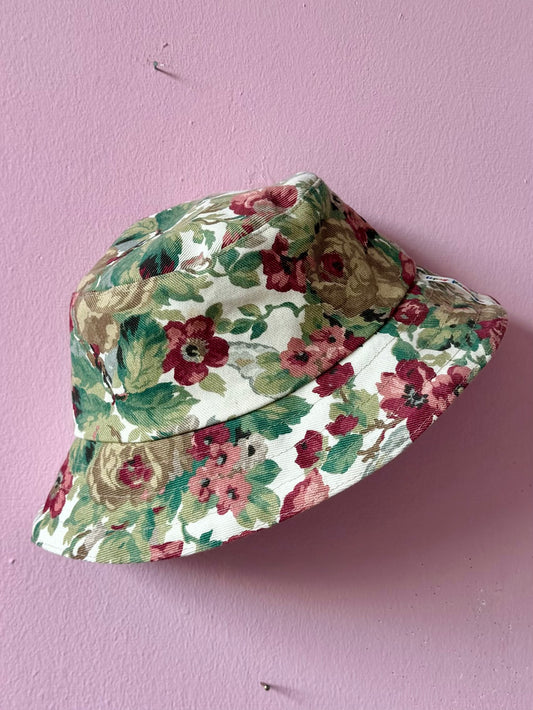 Reversible bucket hat