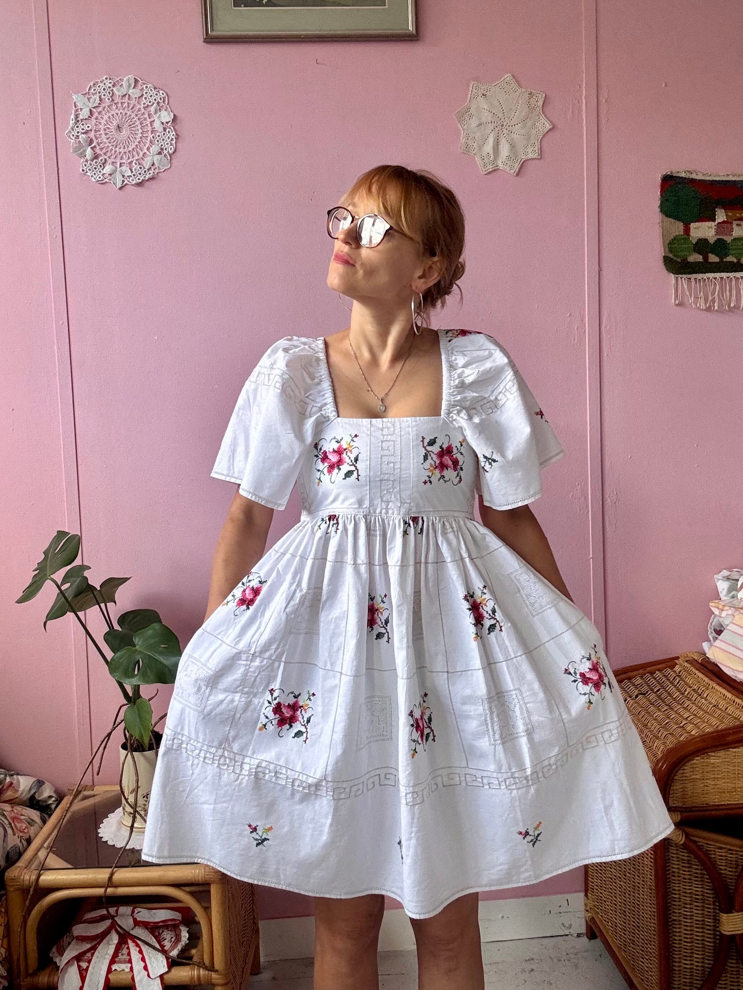 Roses embroidery short dress
