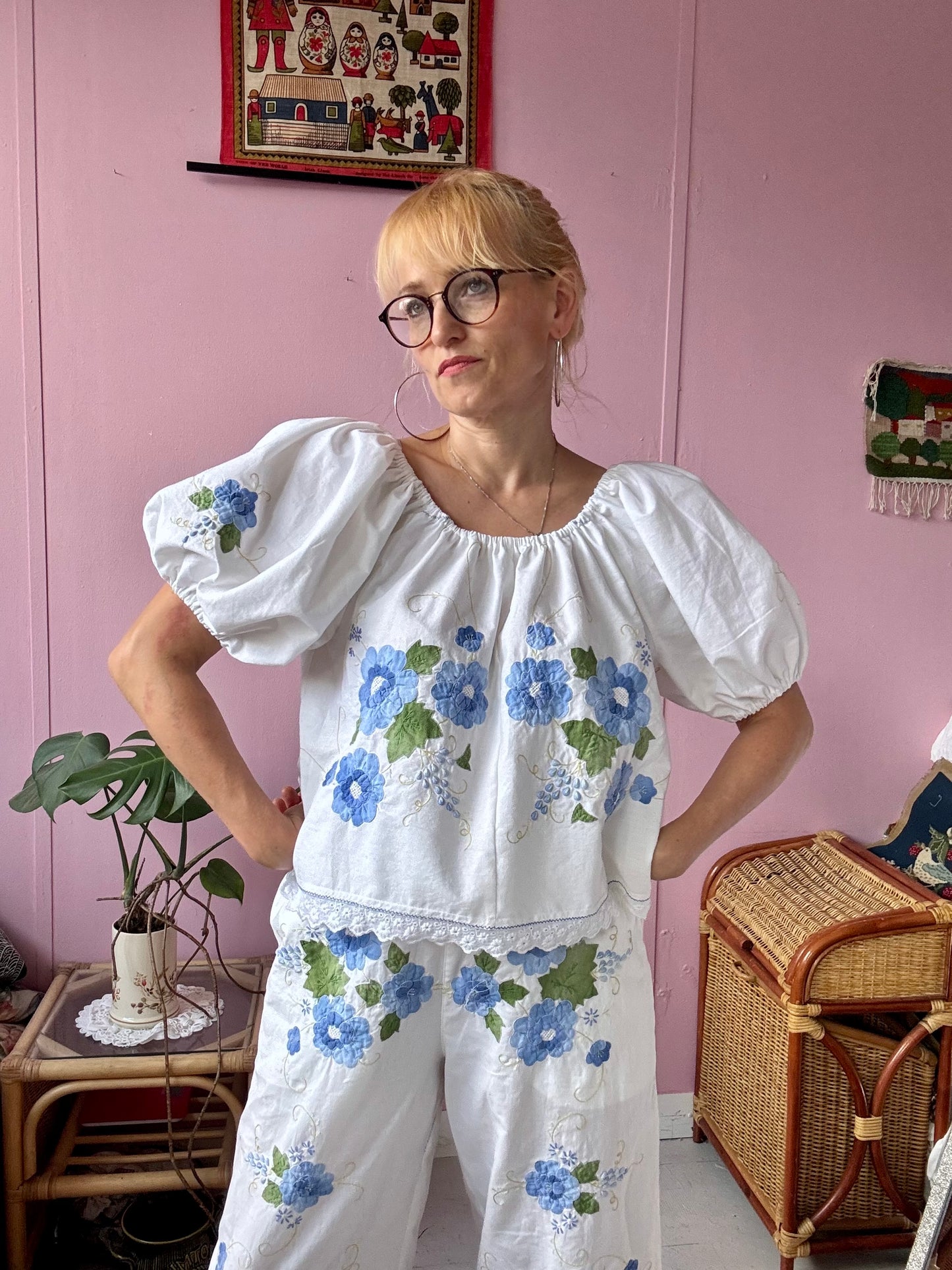 Blue floral appliqués trousers set