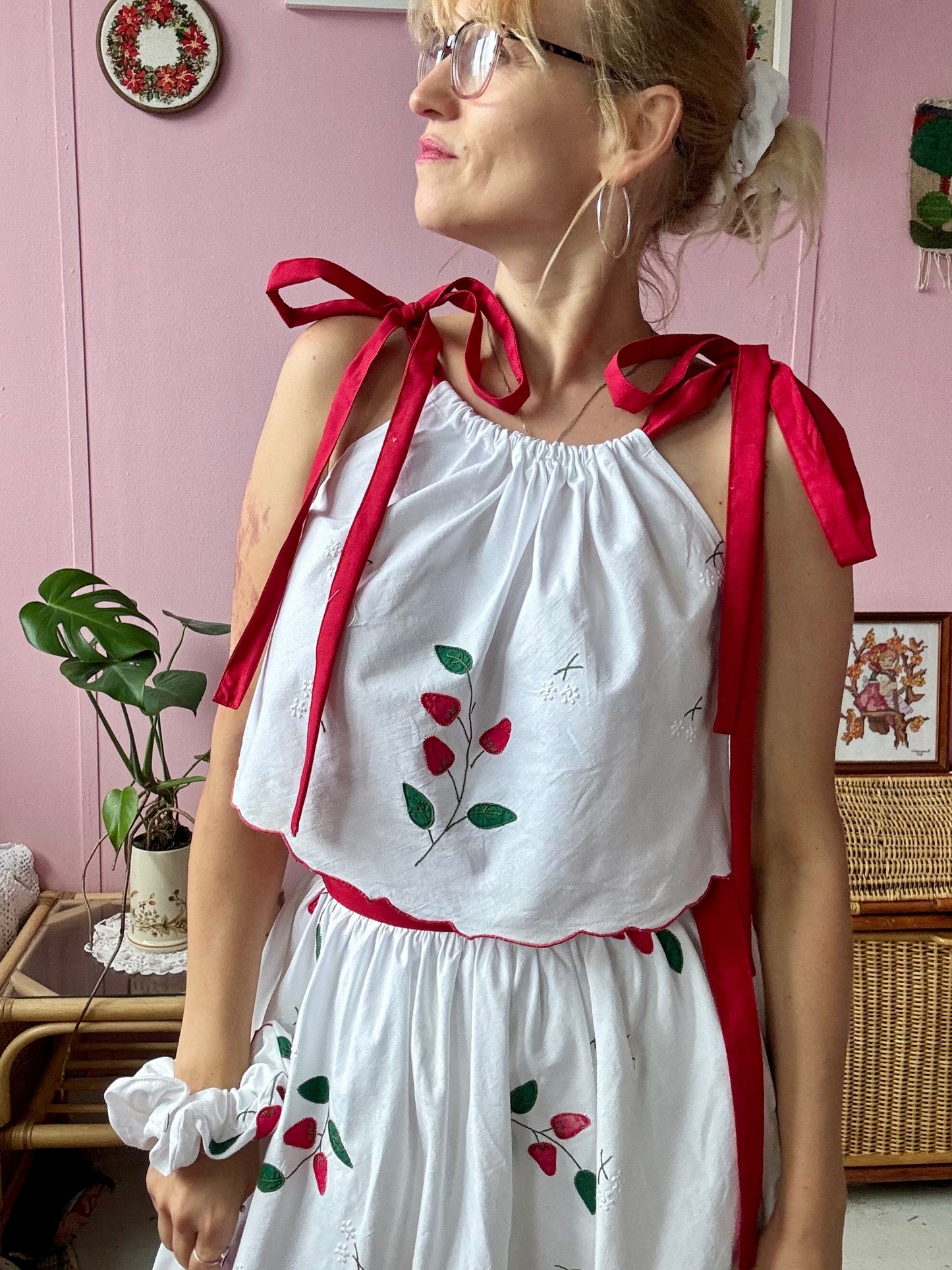 Strawberries twin set with scrunchie