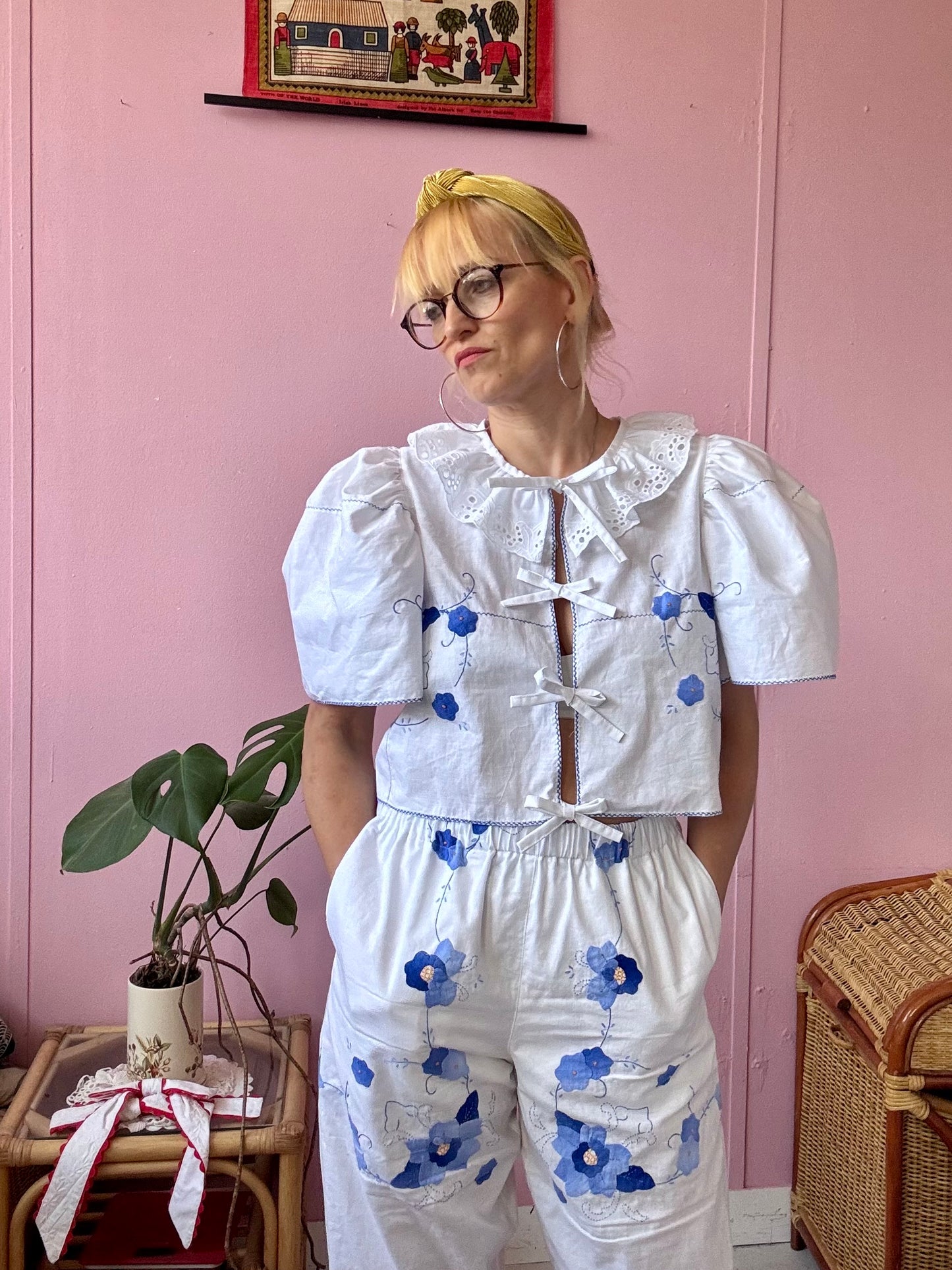 Blue floral appliqués trousers set