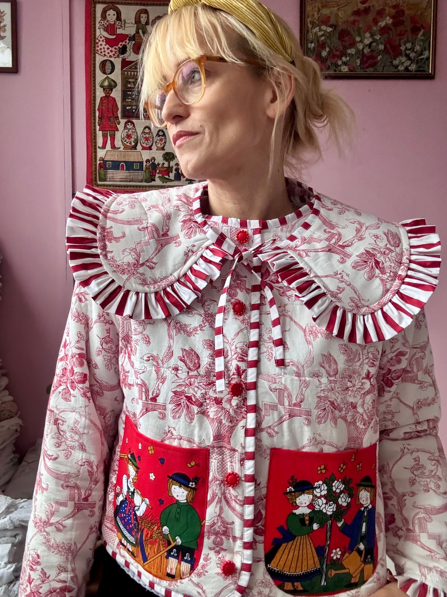 Blanket jacket with detachable collar