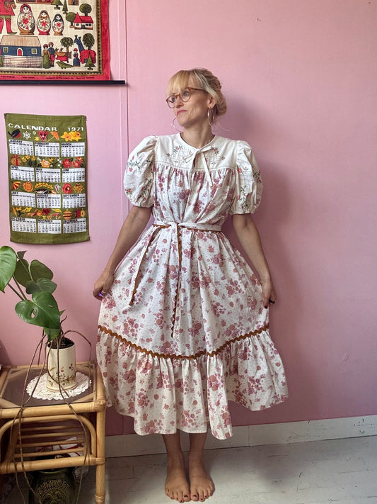 Floral and embroidery midi dres