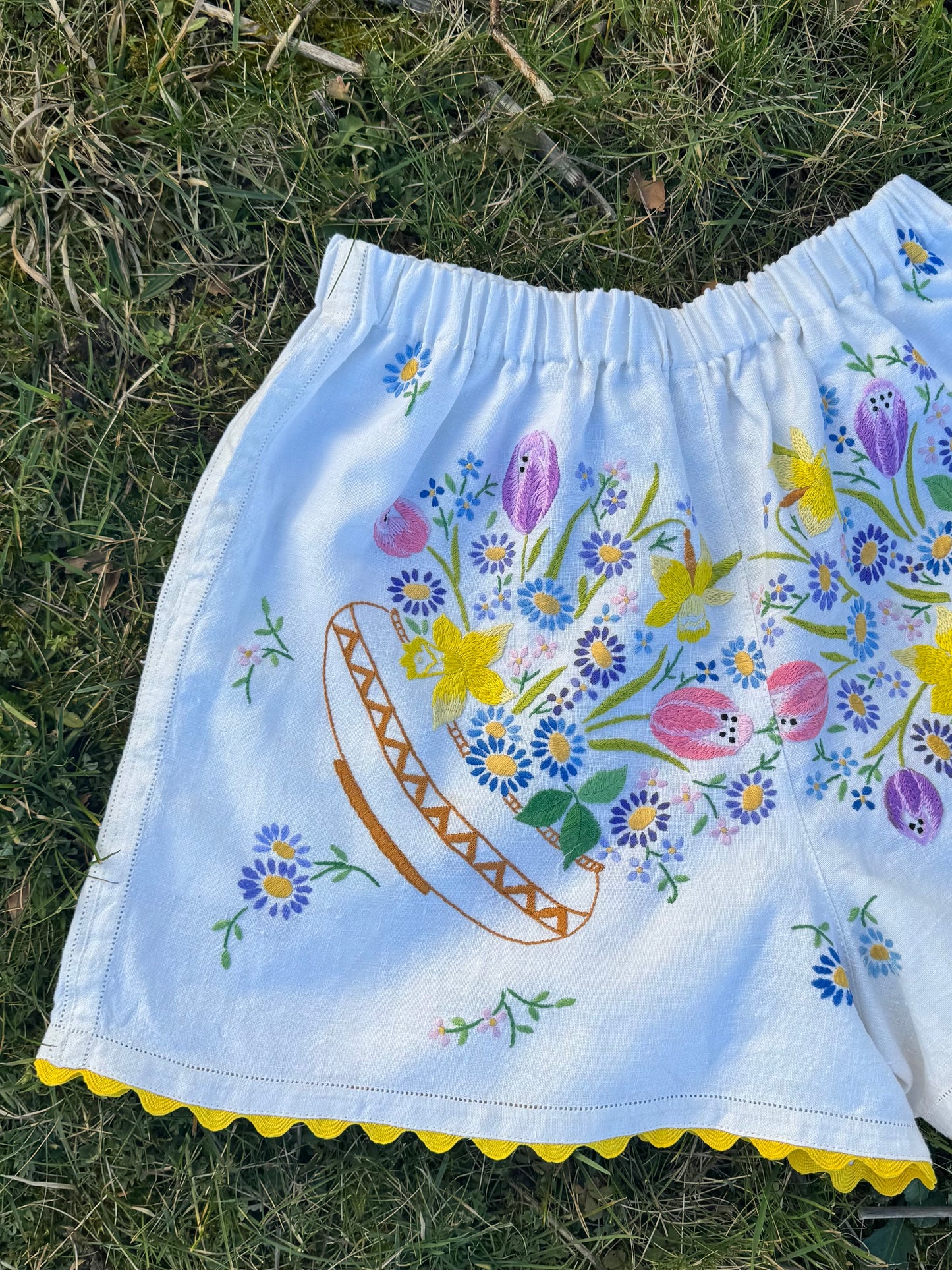 Shorts with floral embroidery and yellow ric rac