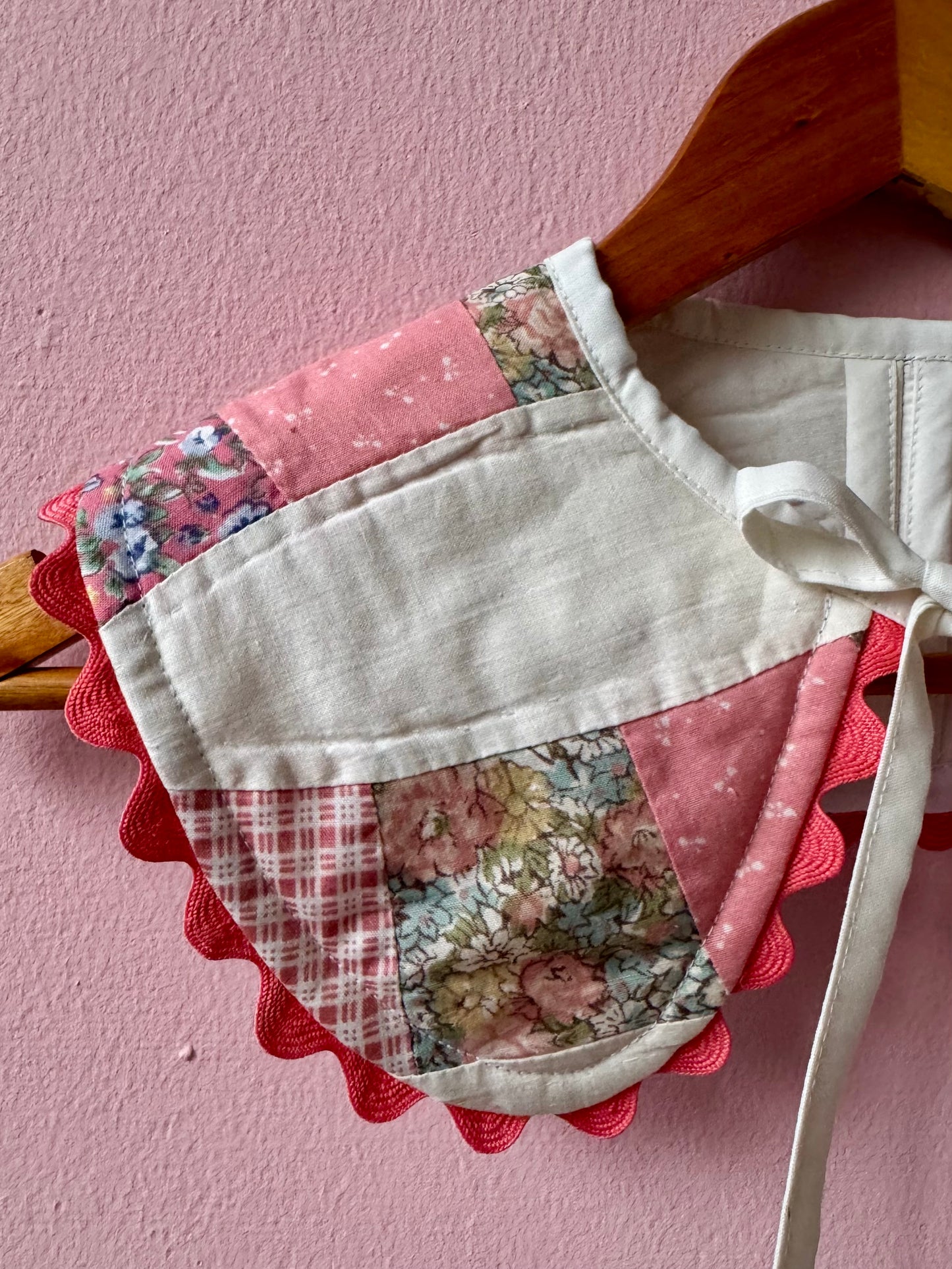 Patchwork collar with salmon ric rac