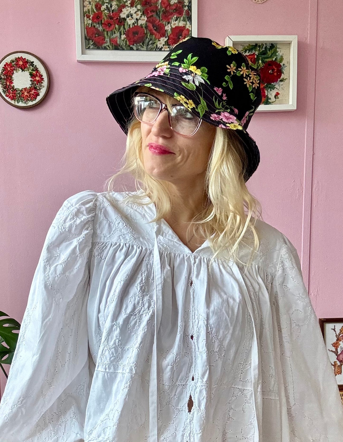Floral bucket hat with pink stitching