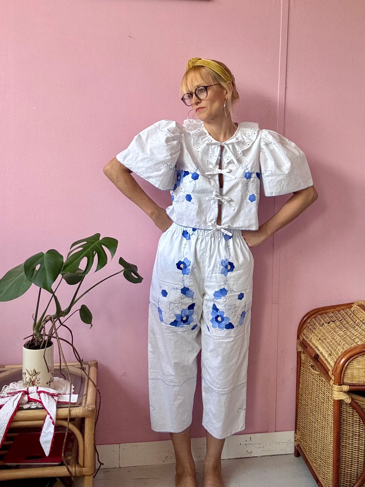 Blue floral appliqués trousers set