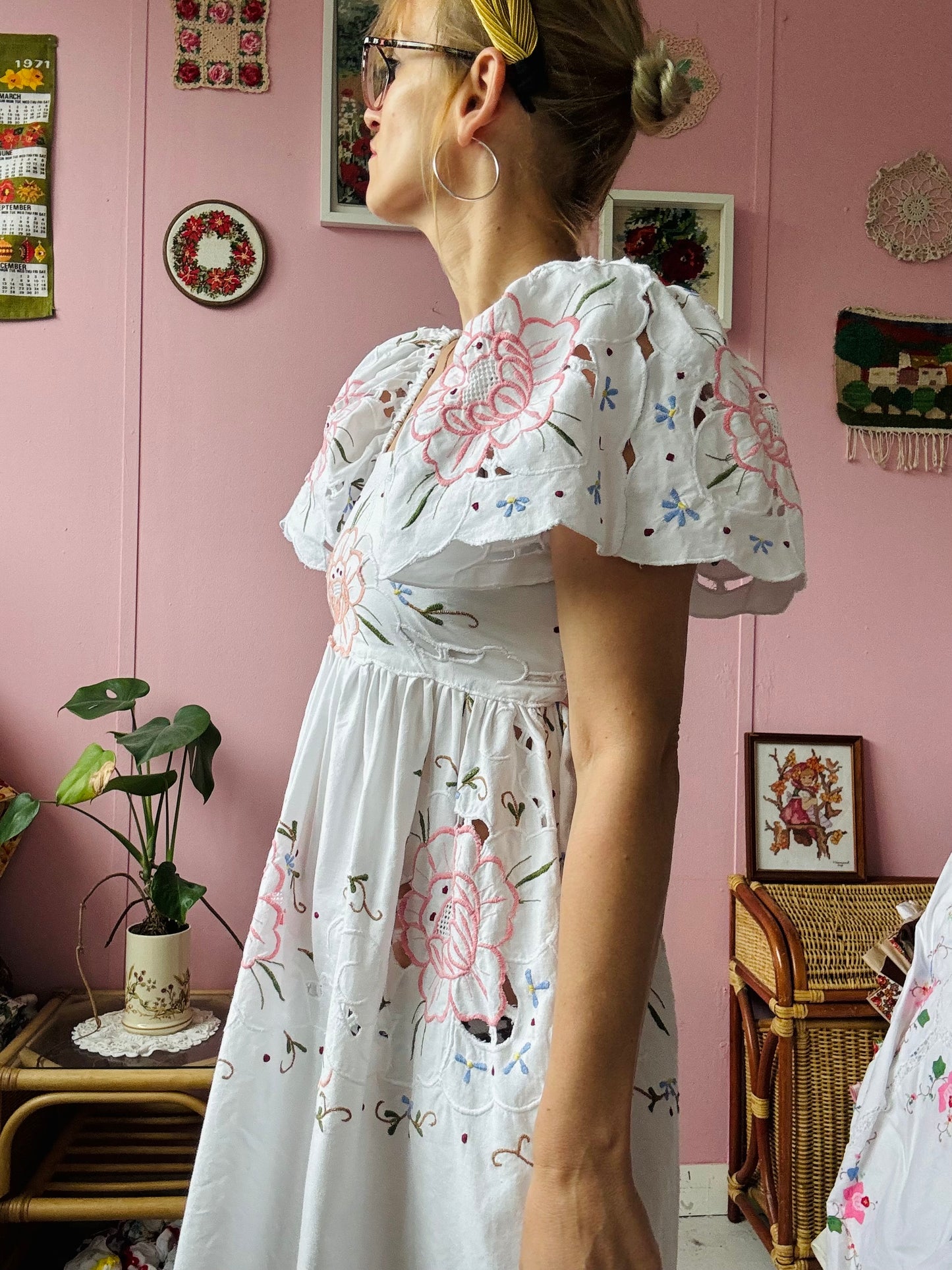 Short dress with floral cut out embroidery