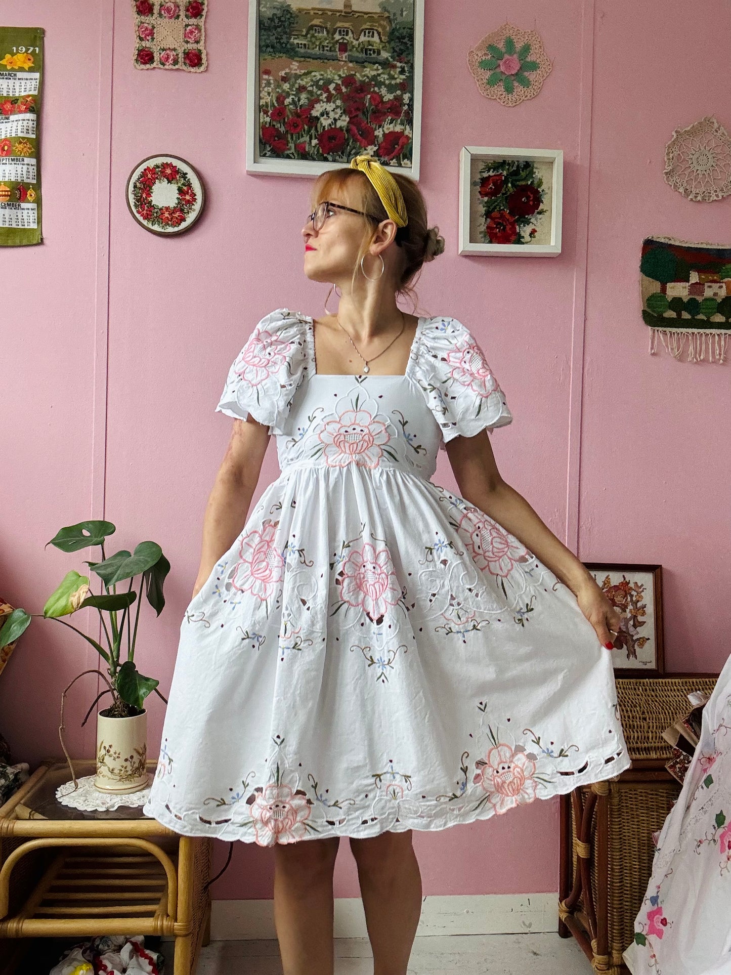 Short dress with floral cut out embroidery