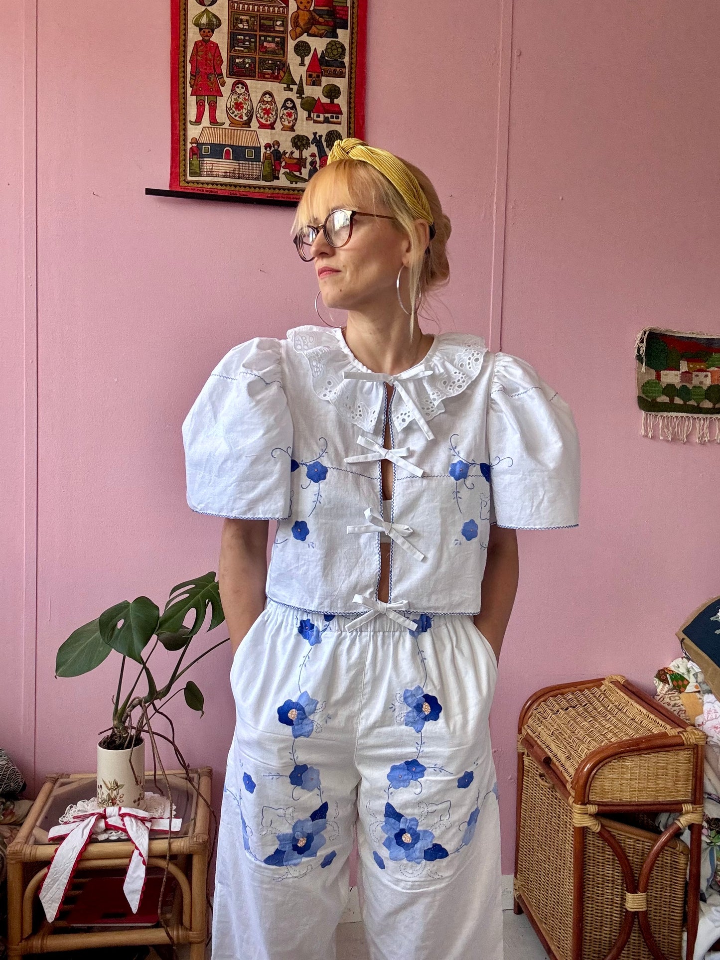 Blue floral appliqués trousers set