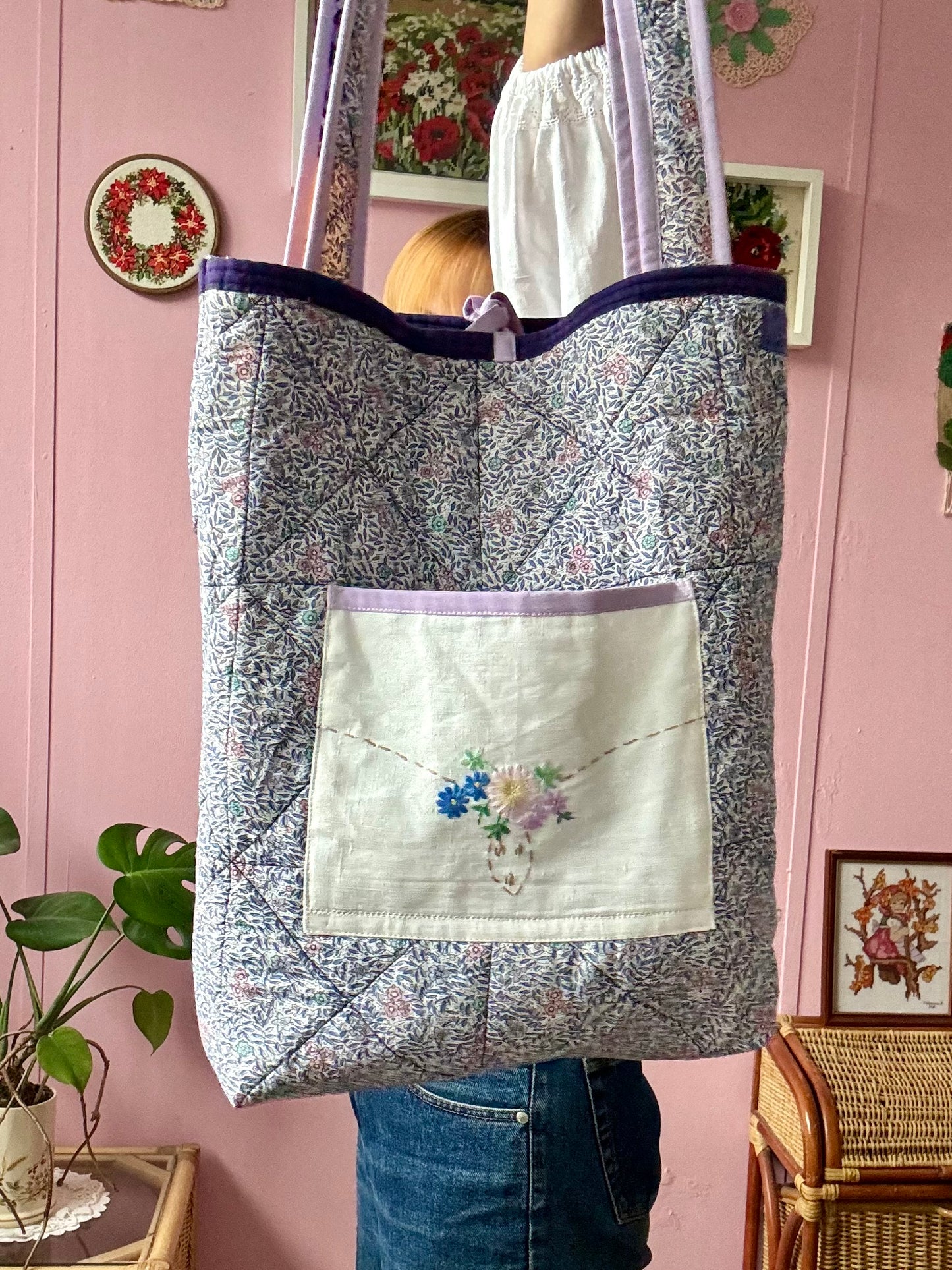 Patchwork and floral tote bag with pockets