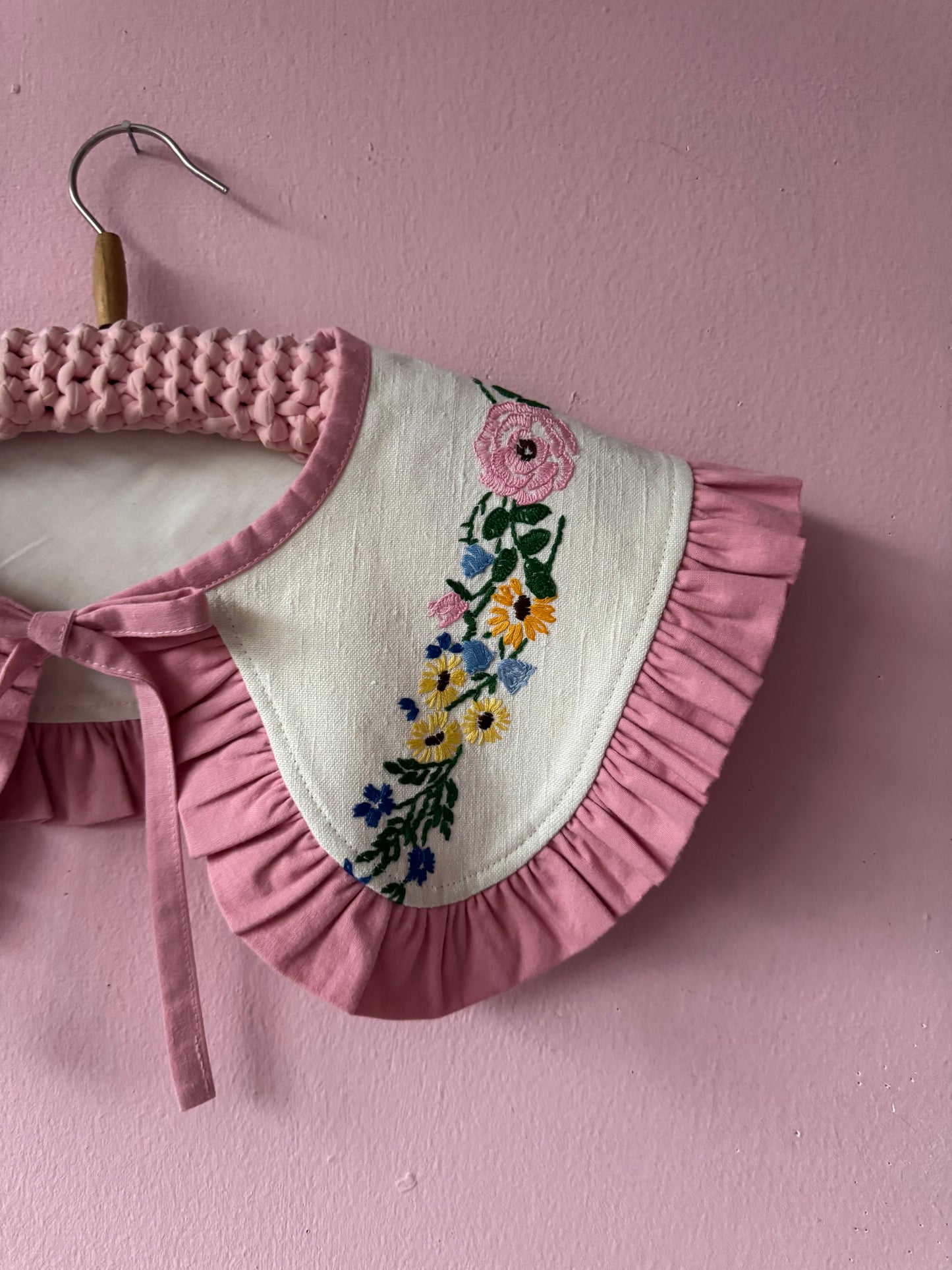 Hand embroidery floral collar with frill