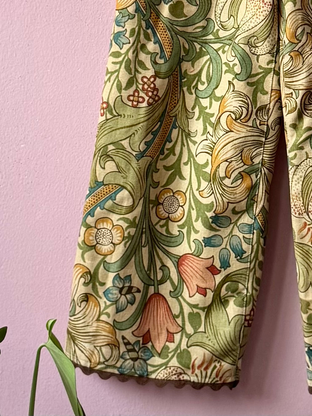 Floral trousers with hand embroidery pockets