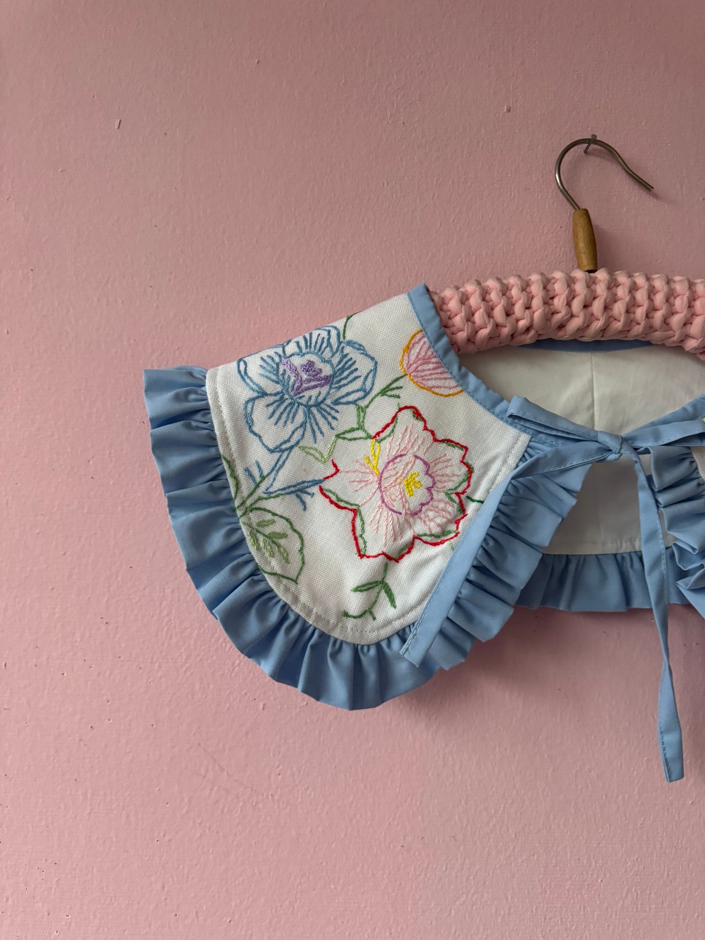 Hand embroidery floral collar with frill