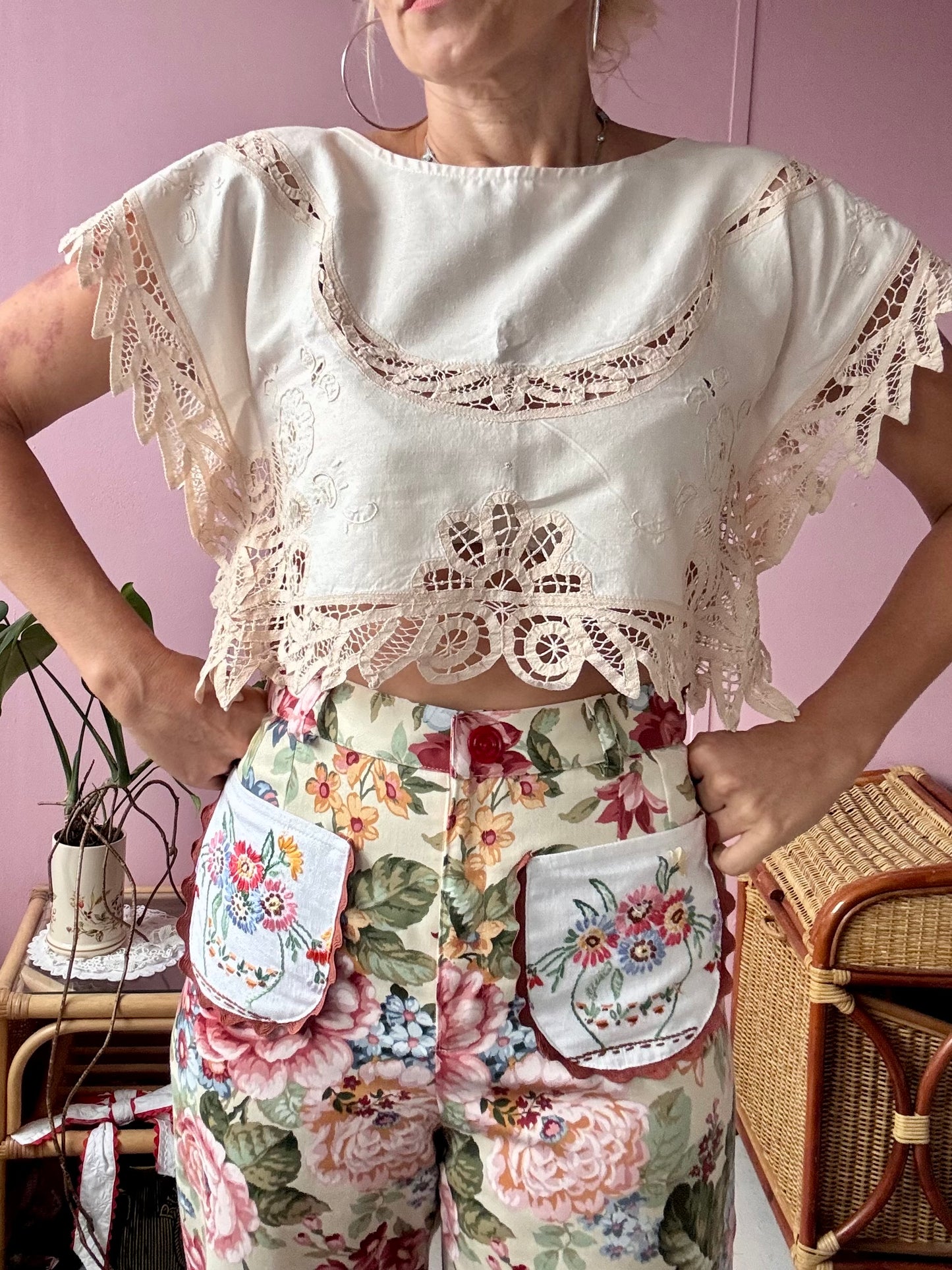 Floral trousers with embroidery pockets