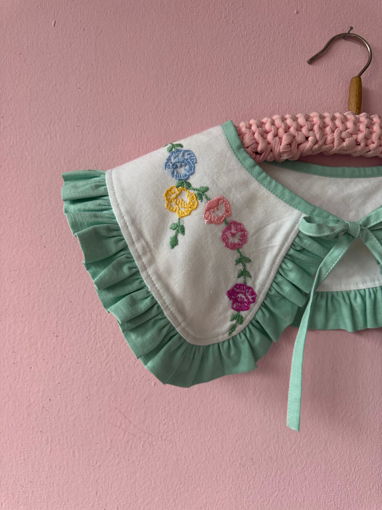 Hand embroidery floral collar with frill