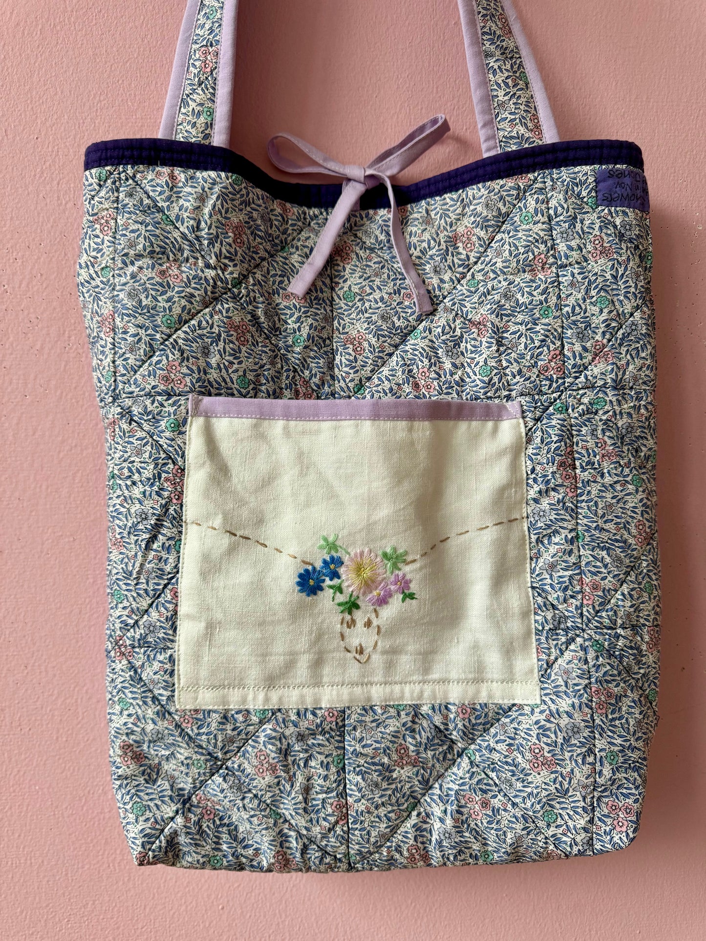 Patchwork and floral tote bag with pockets