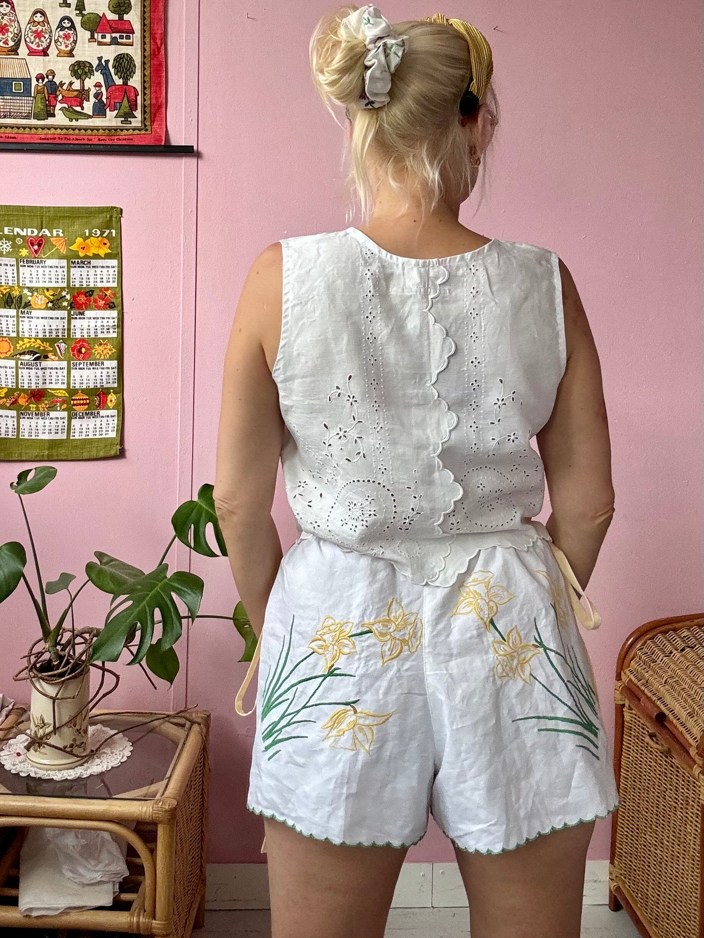 Floral shorts with yellow bows