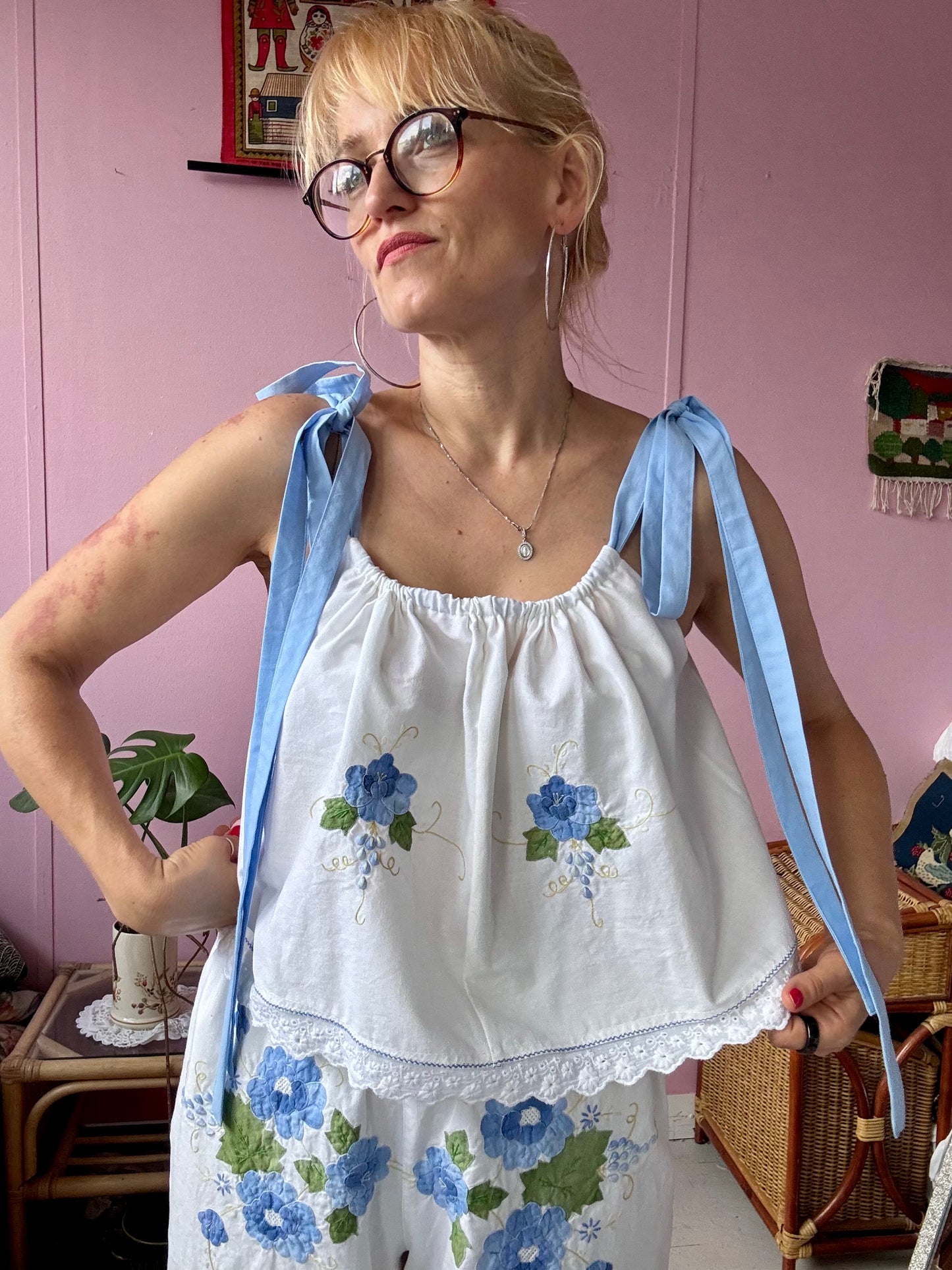 Floral appliqués strappy top