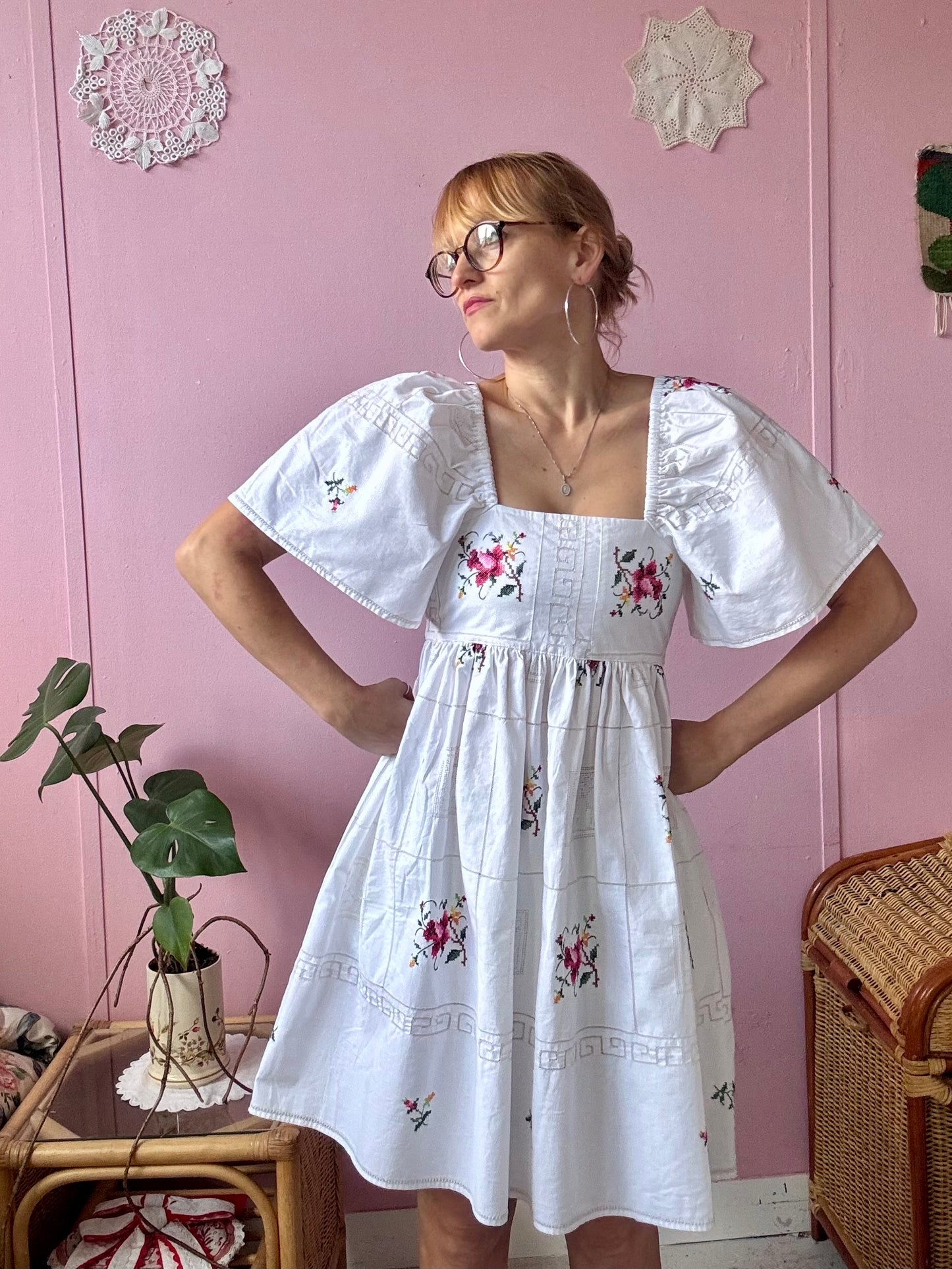 Roses embroidery short dress