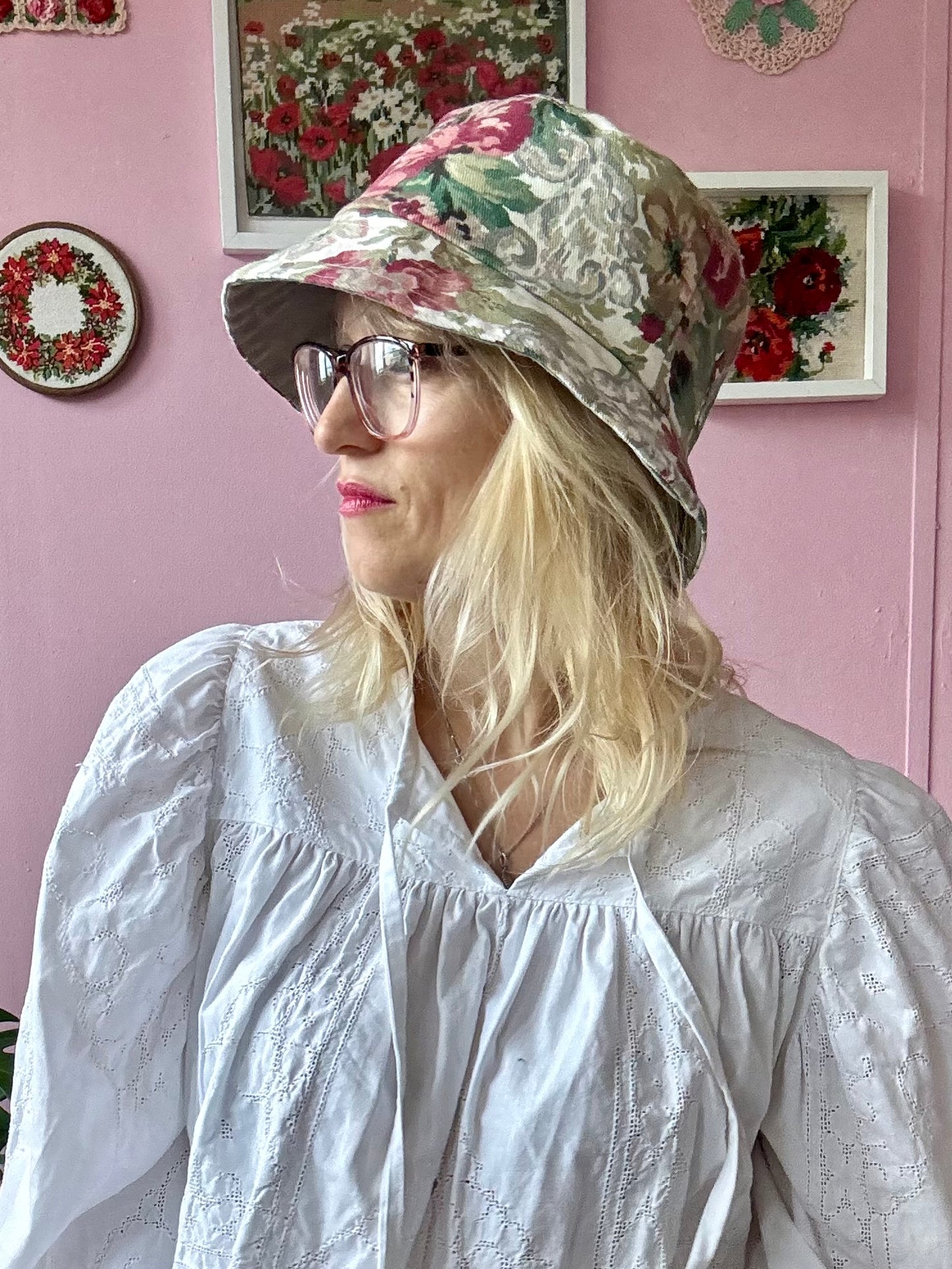 Reversible bucket hat